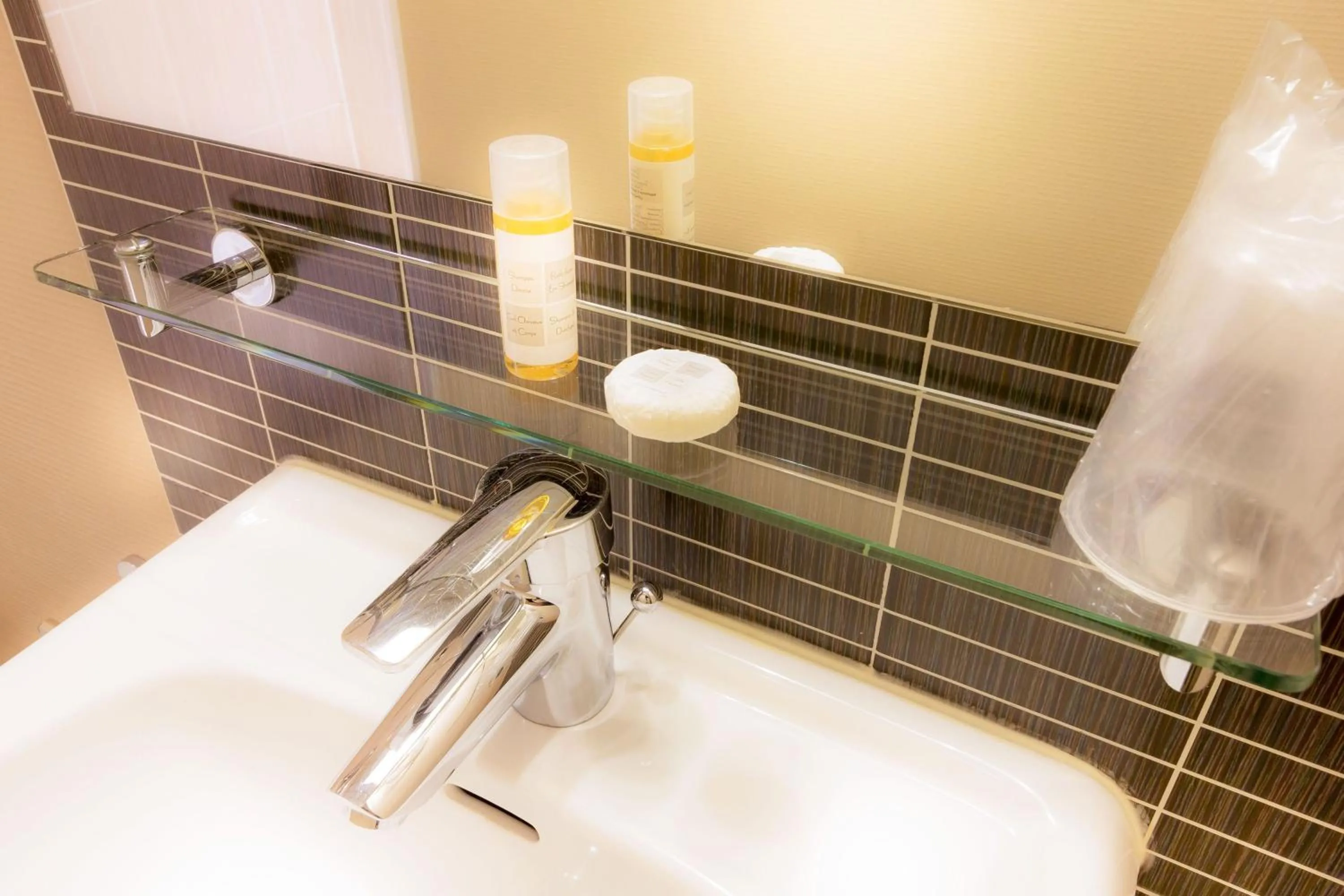 Bathroom in Hôtel de France Quartier Latin