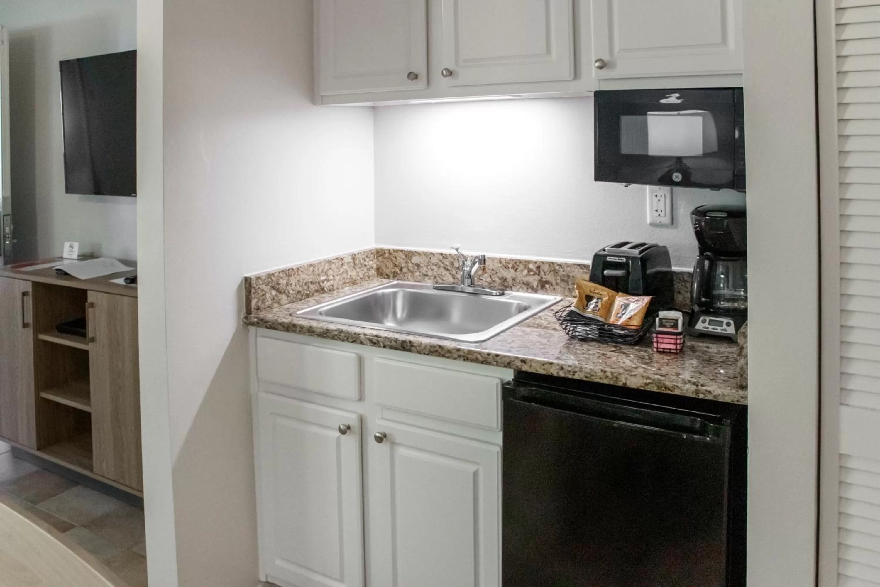 Kitchen or kitchenette in Barefoot'n Resort