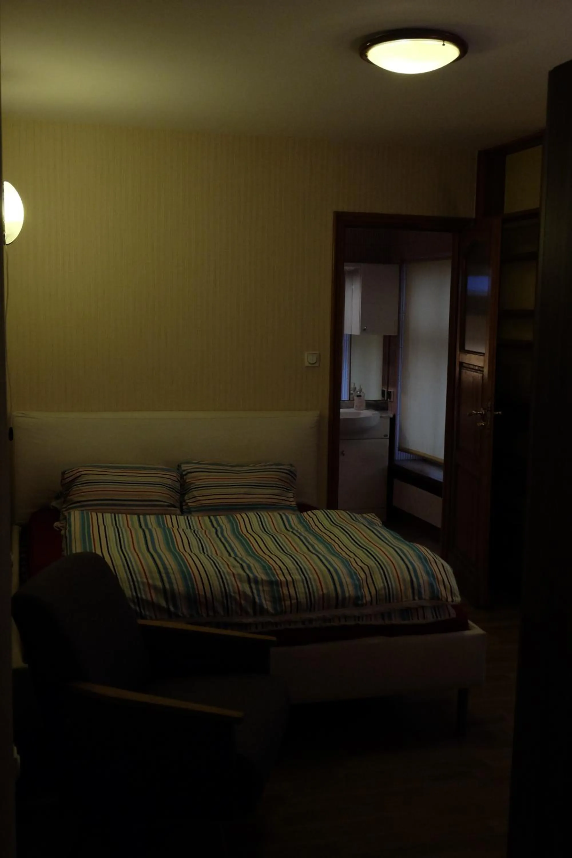 Photo of the whole room, Bed in Academus Pub & Guest House