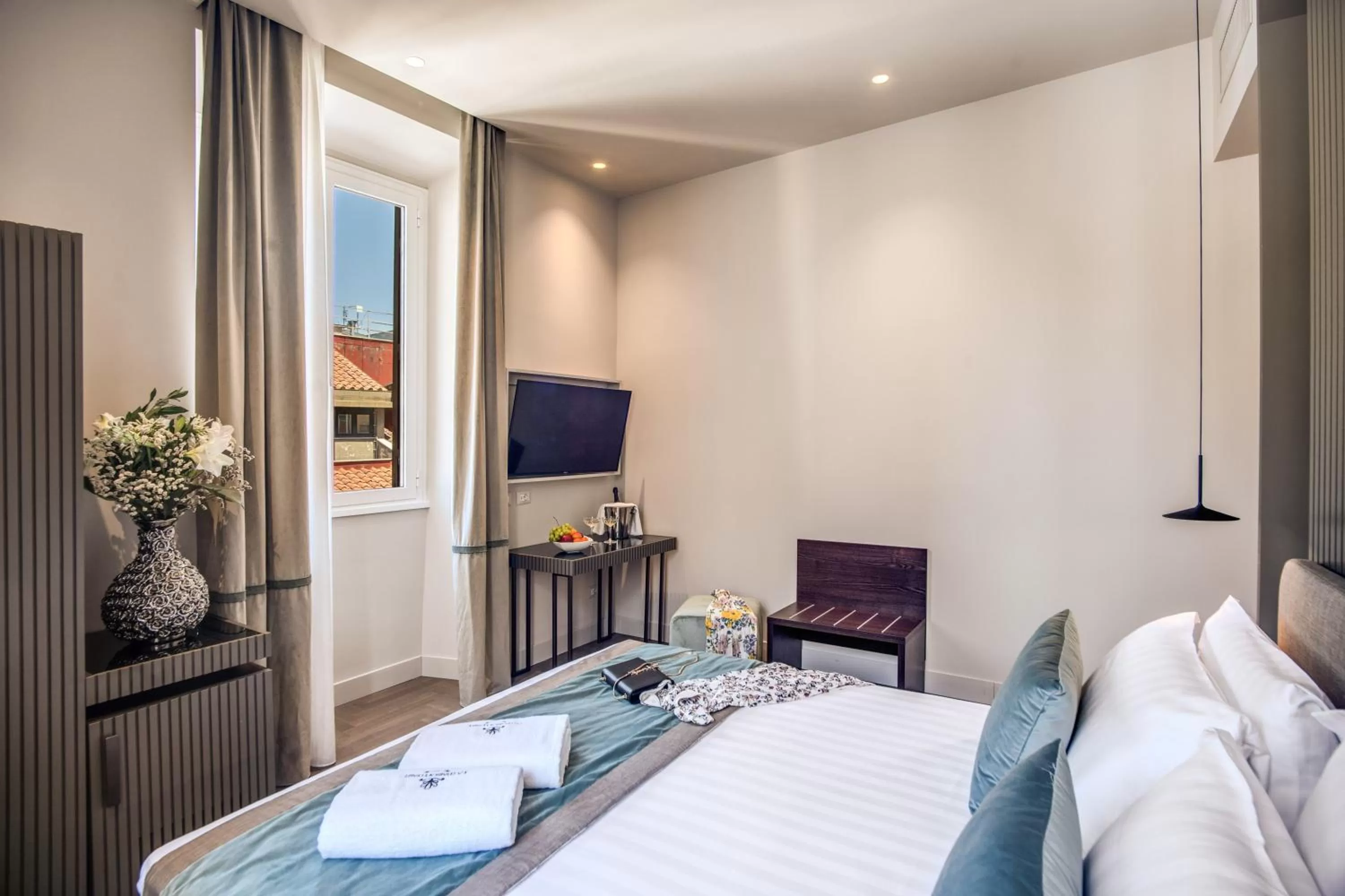 Deluxe Double Room in Hotel 77 Seventy-Seven - Maison D'Art Collection