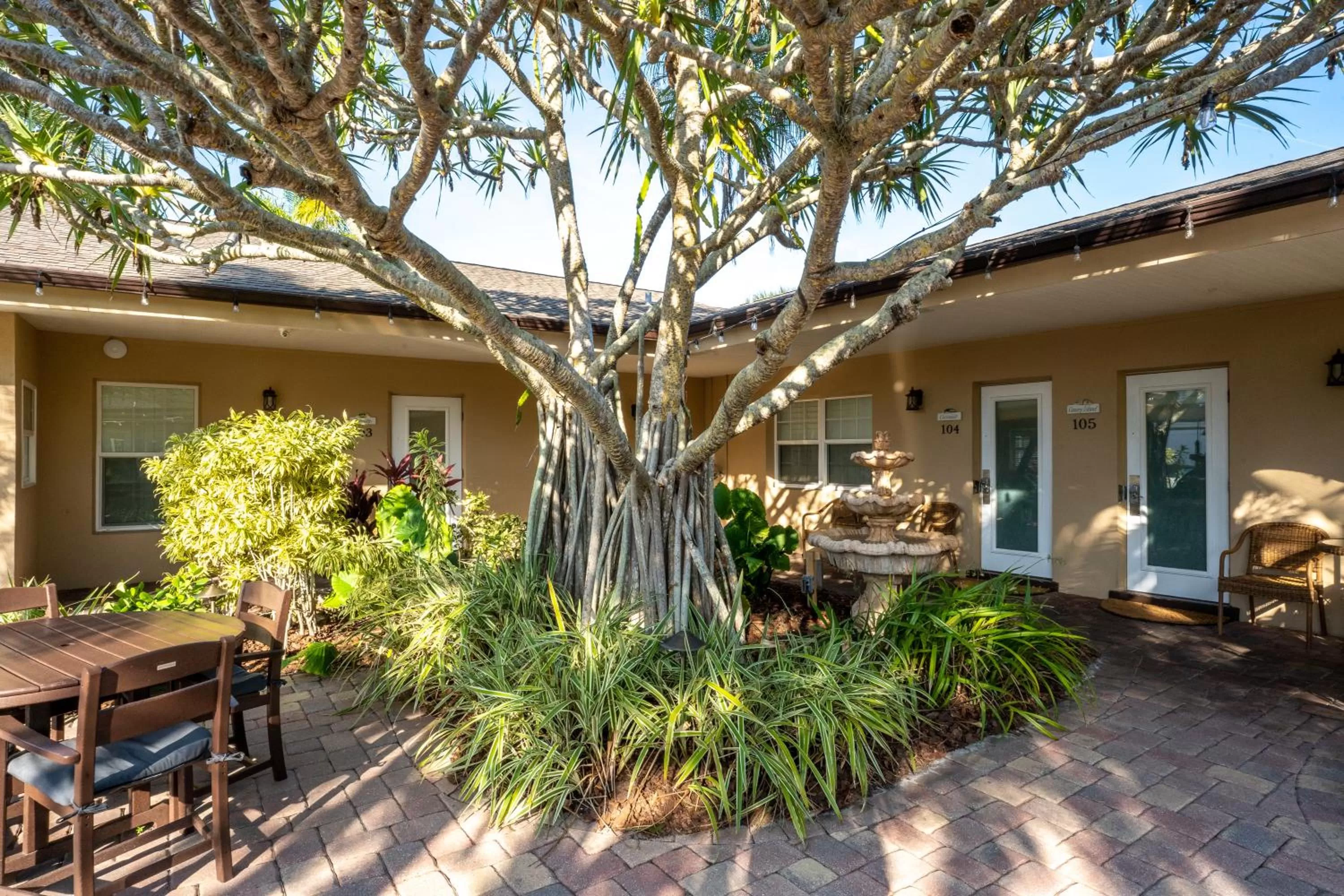 Garden in The Capri at Siesta