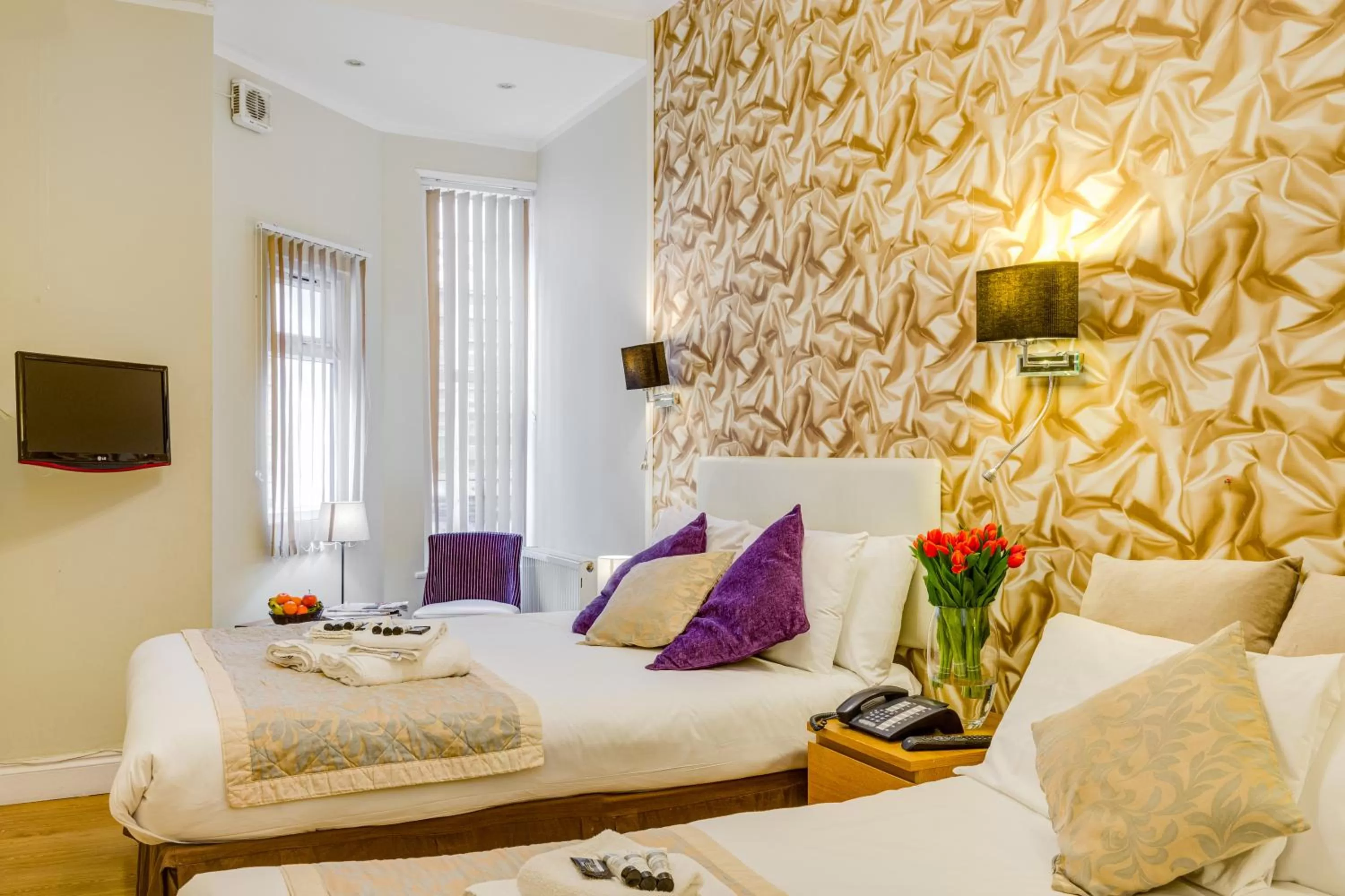 Bed in 1 Lexham Gardens Hotel