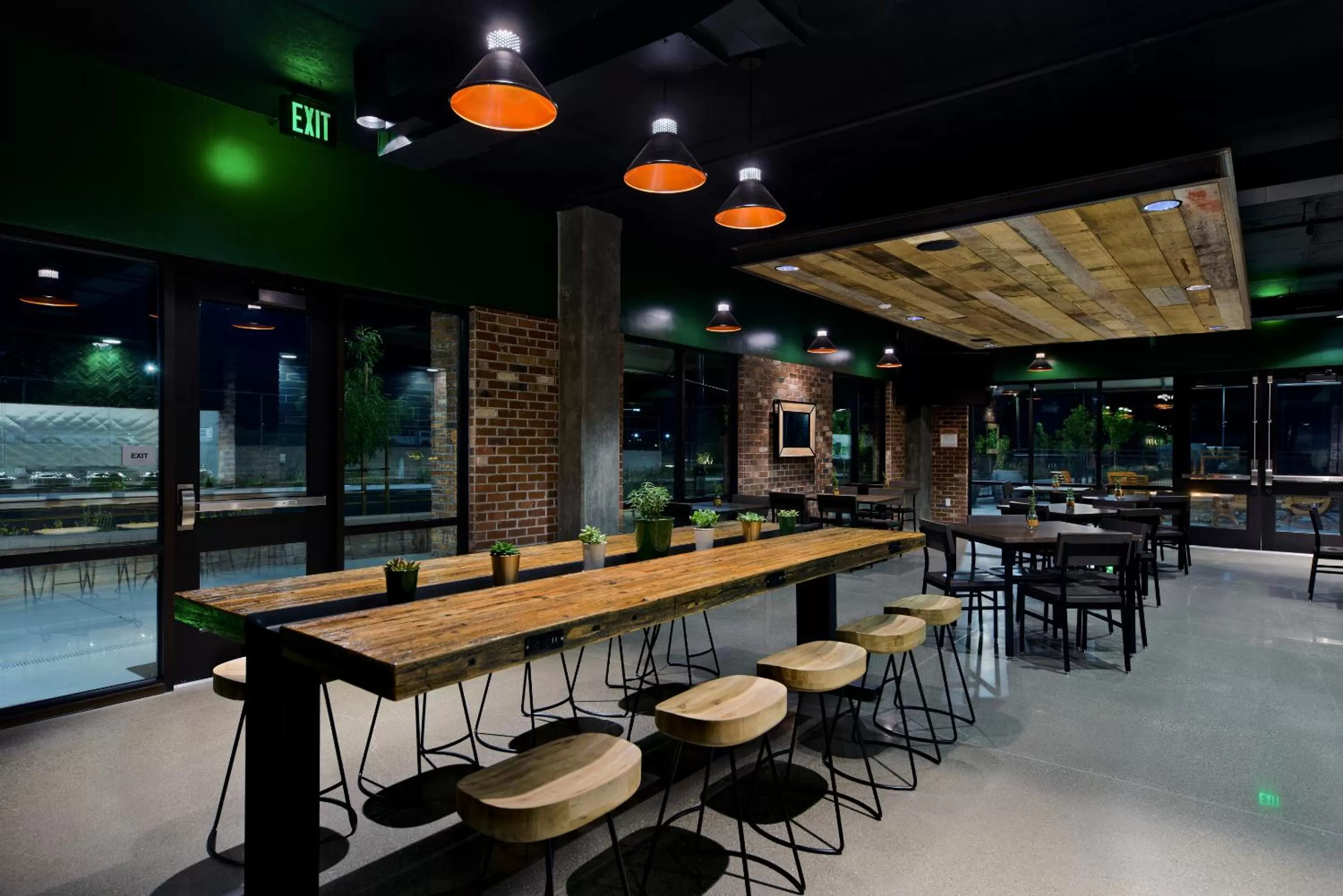 Restaurant/places to eat in Oxford Suites Paso Robles