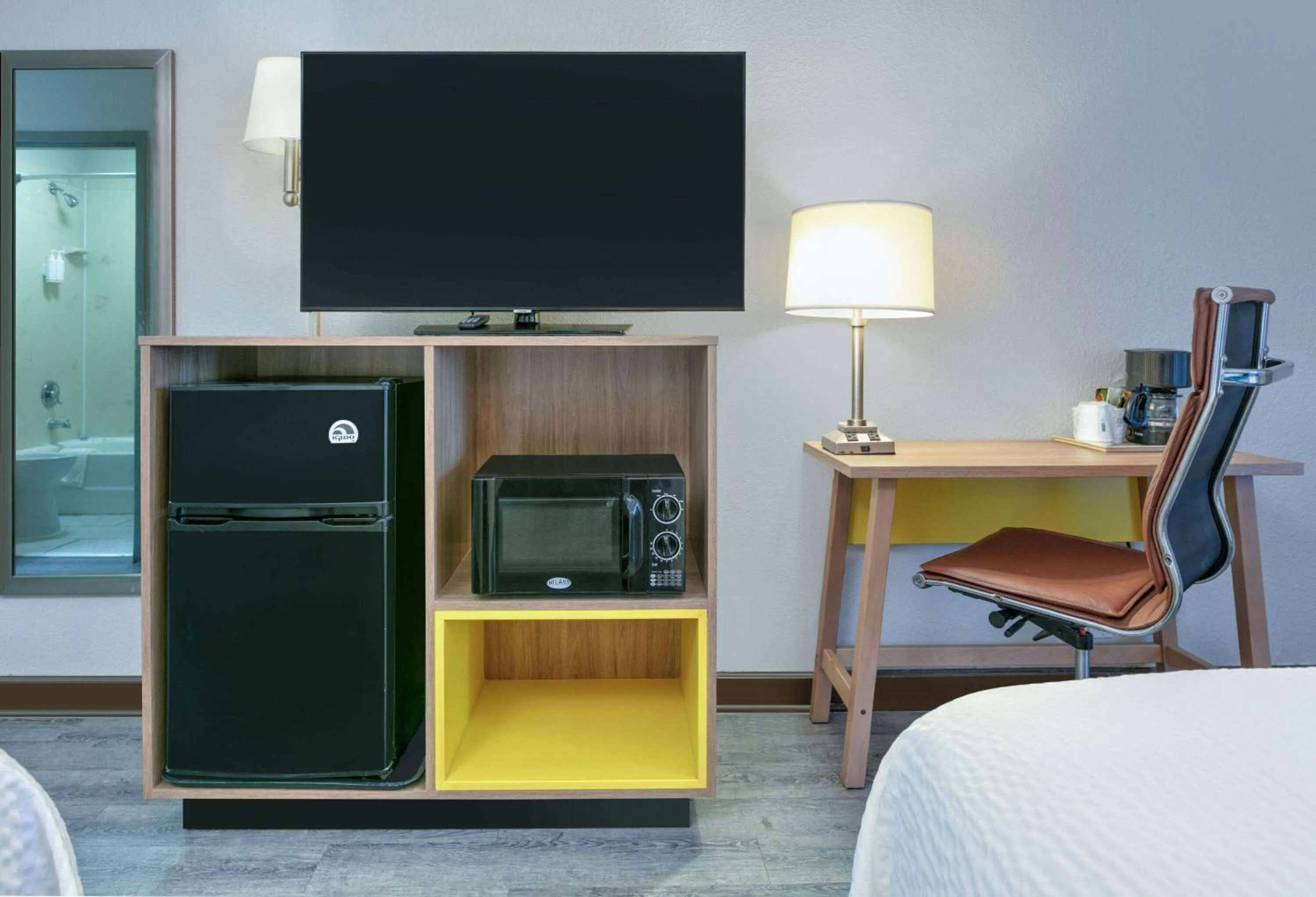 Other, Bed in Days Inn by Wyndham Greenville MS