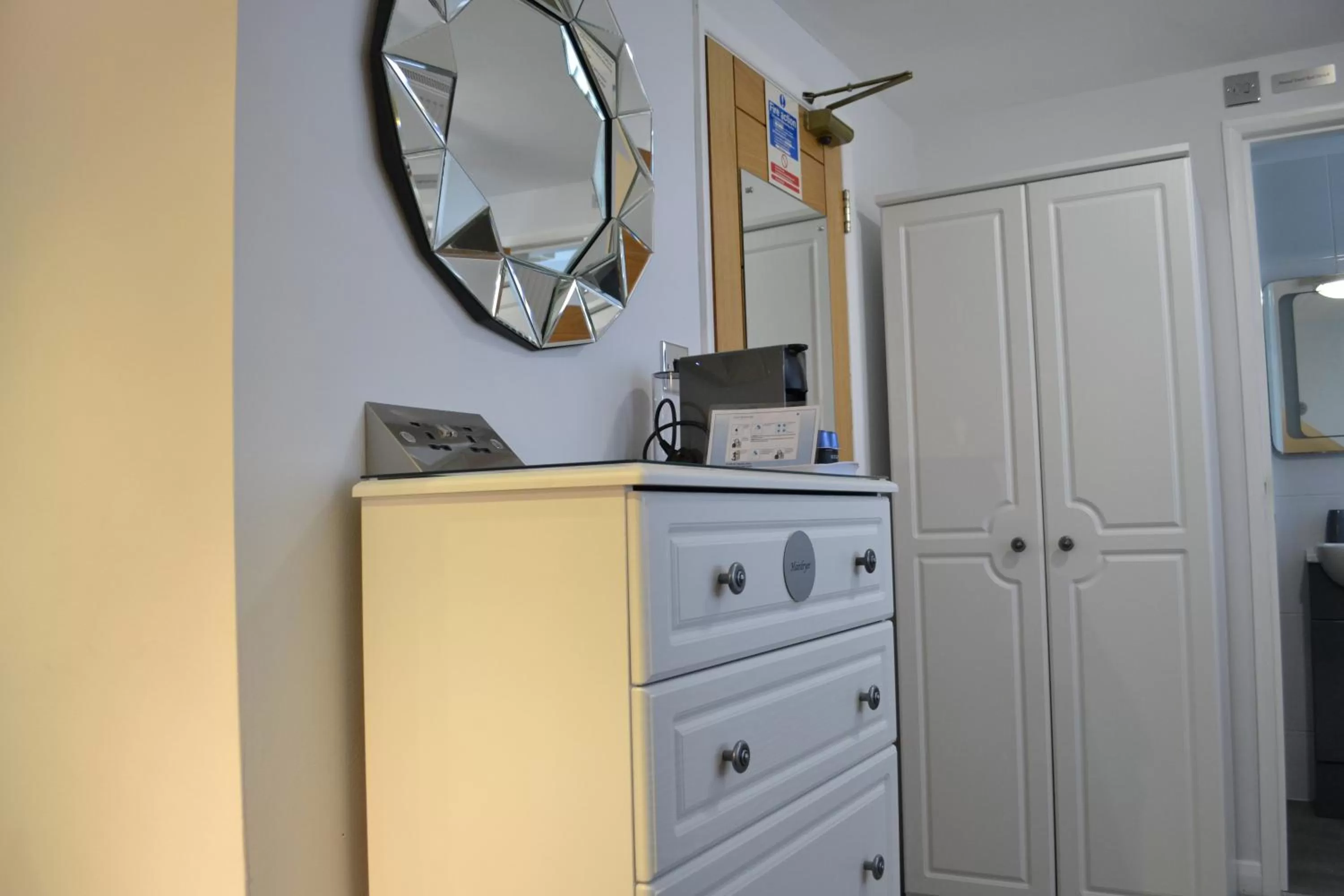 Coffee/tea facilities in Harriet House B&B