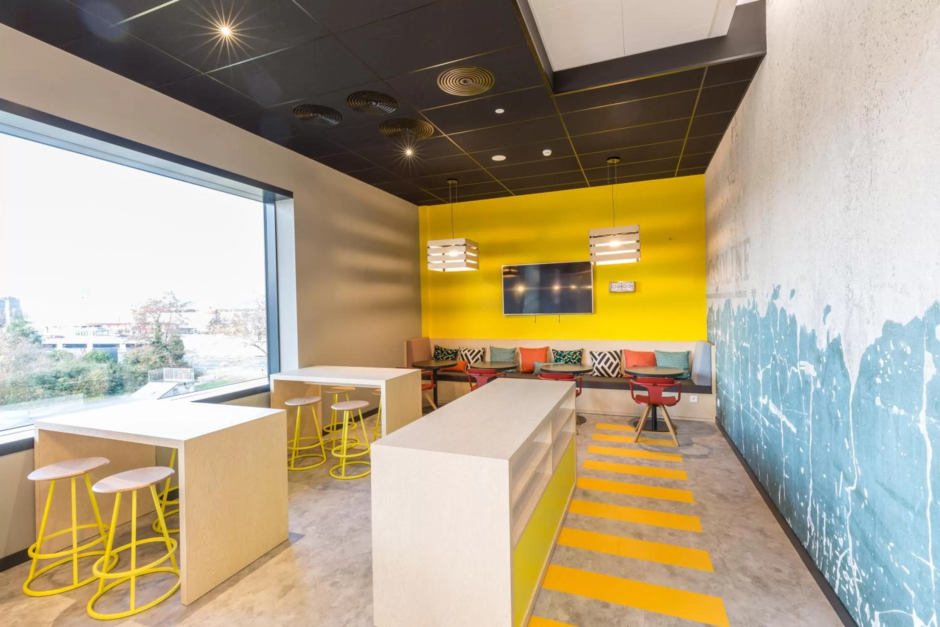 Lounge or bar in ibis Styles Geneve Palexpo Aeroport