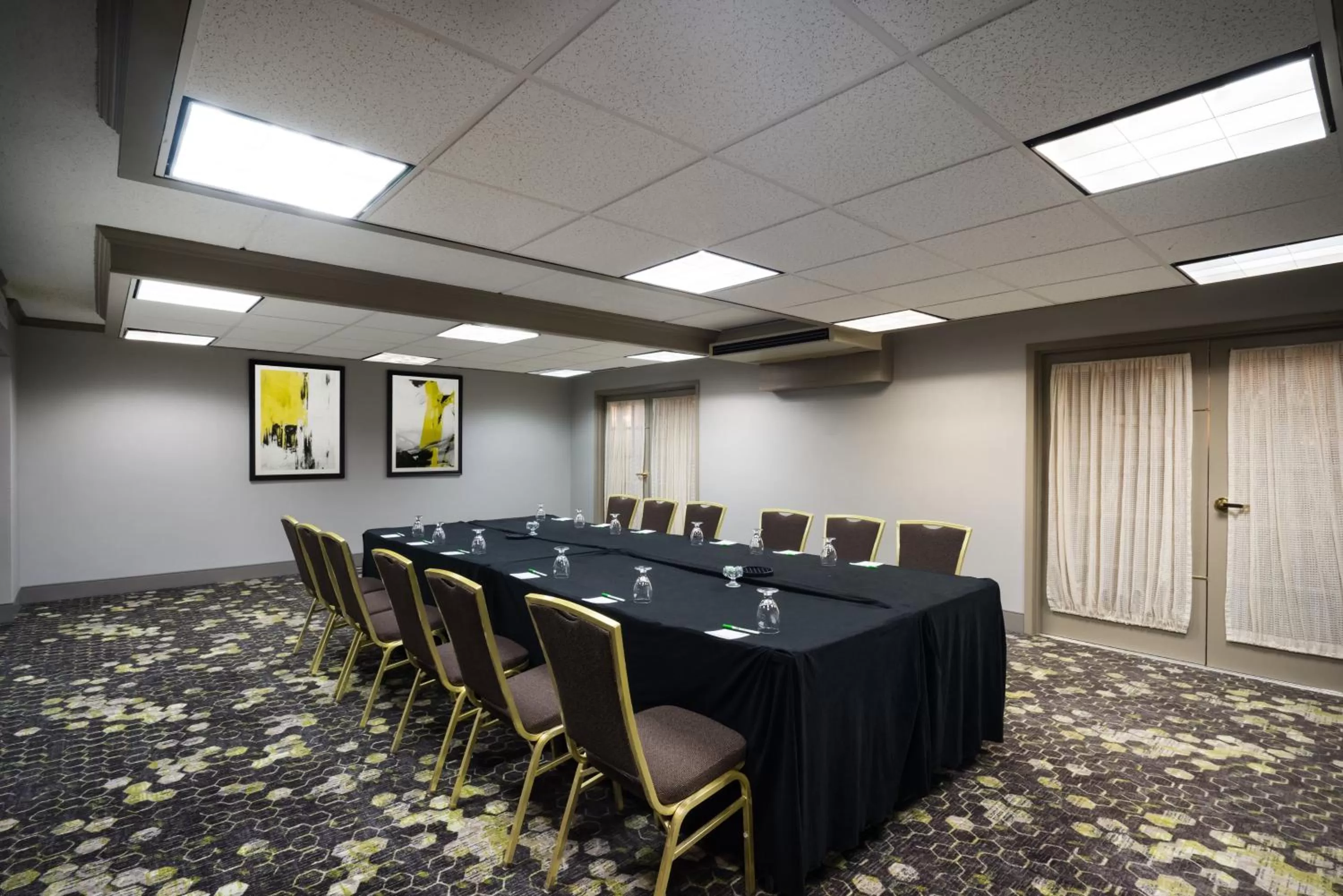 Meeting/conference room in enVision Hotel & Conference Center Mansfield-Foxboro