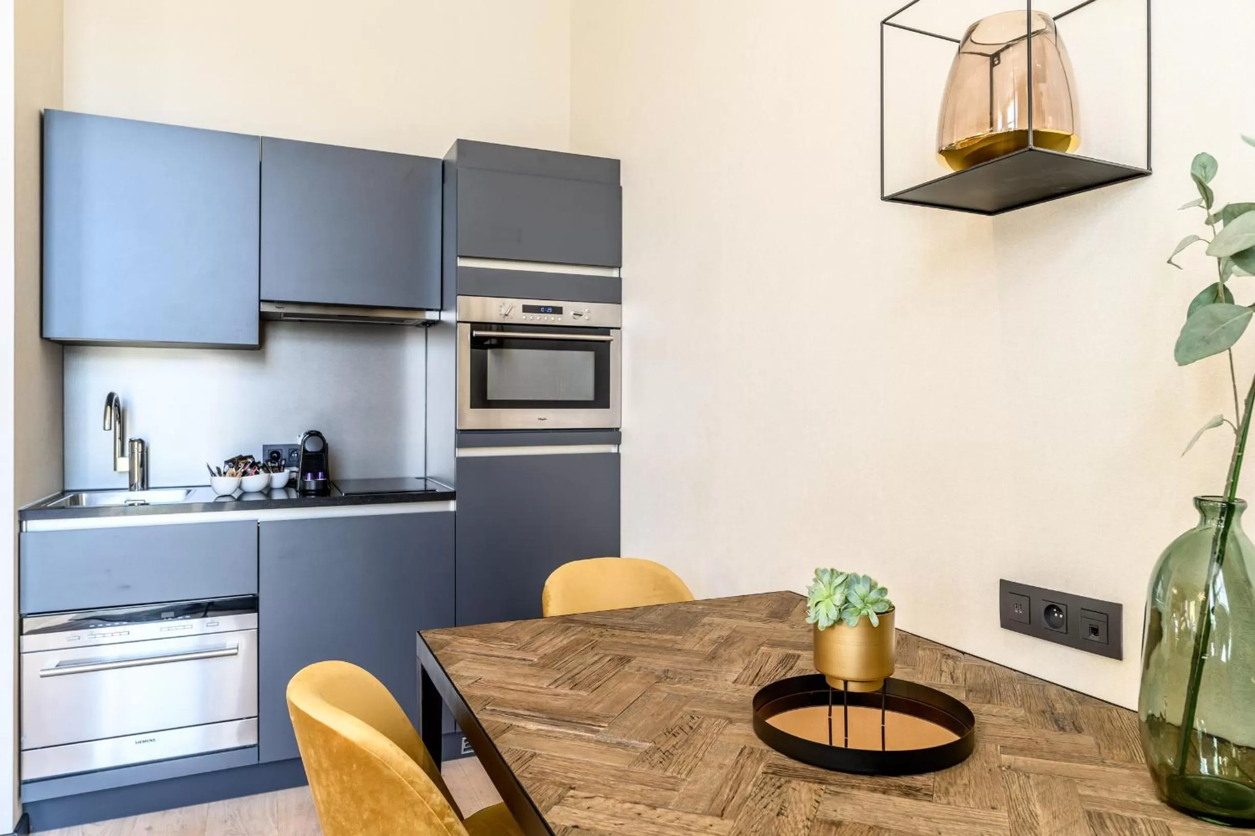 Kitchen or kitchenette in Leopold Hotel Oudenaarde