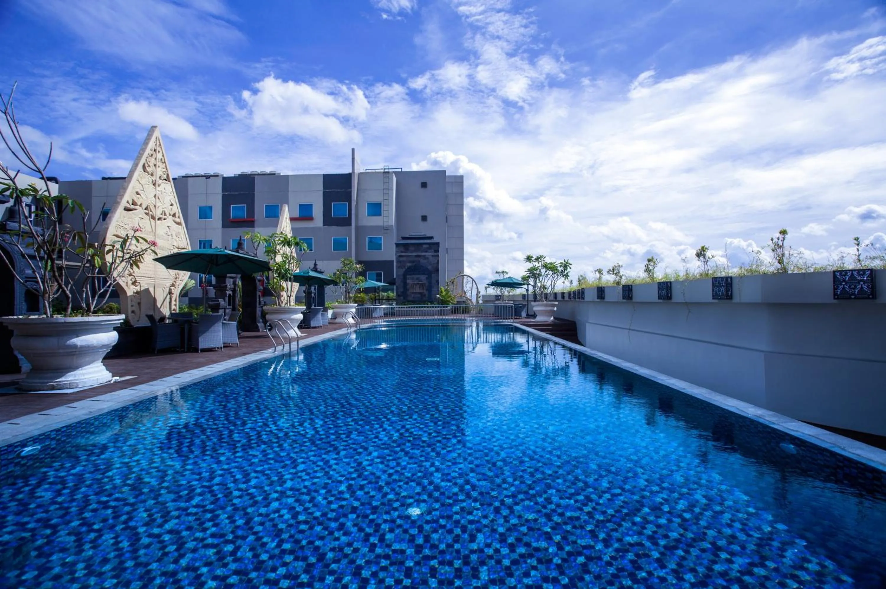 Swimming pool in Grand Mercure Yogyakarta Adi Sucipto