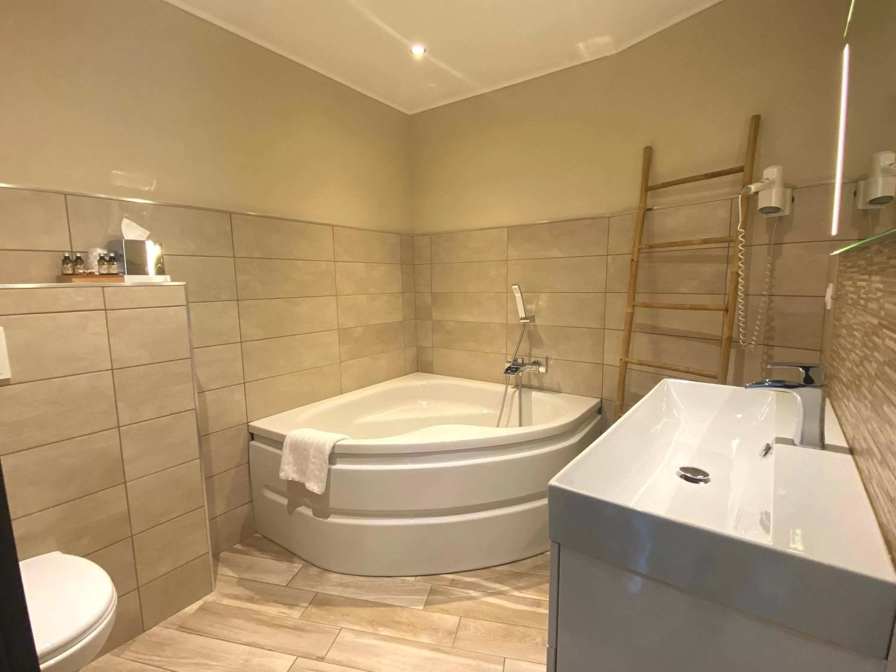 Bathroom in Hôtel Calavita Rooftop & Spa