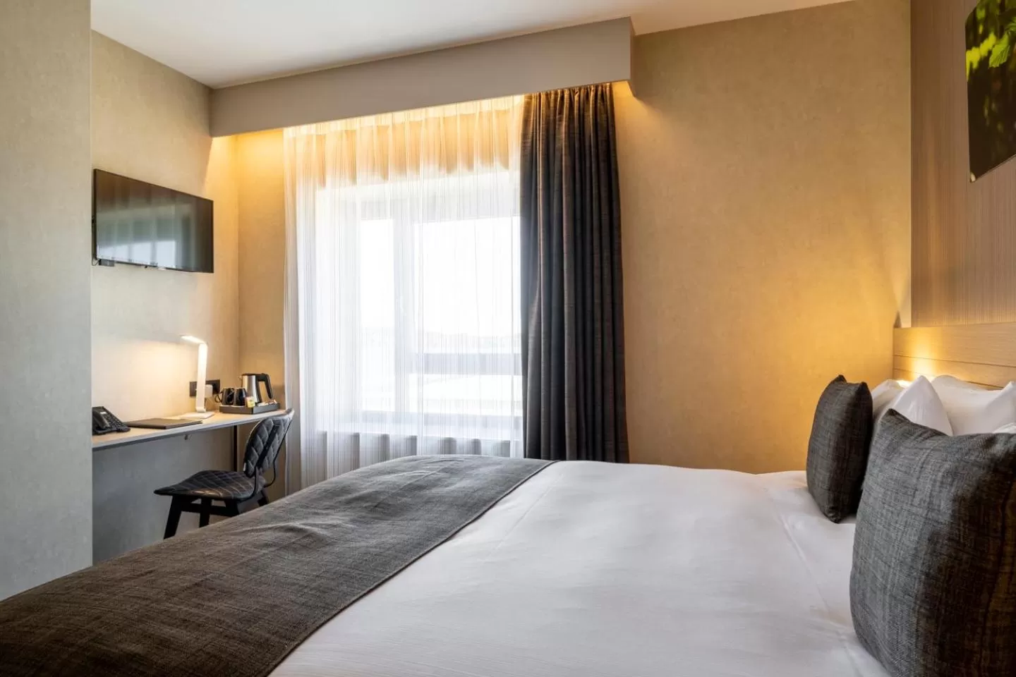 Photo of the whole room, Bed in Golden Lakes Hotel