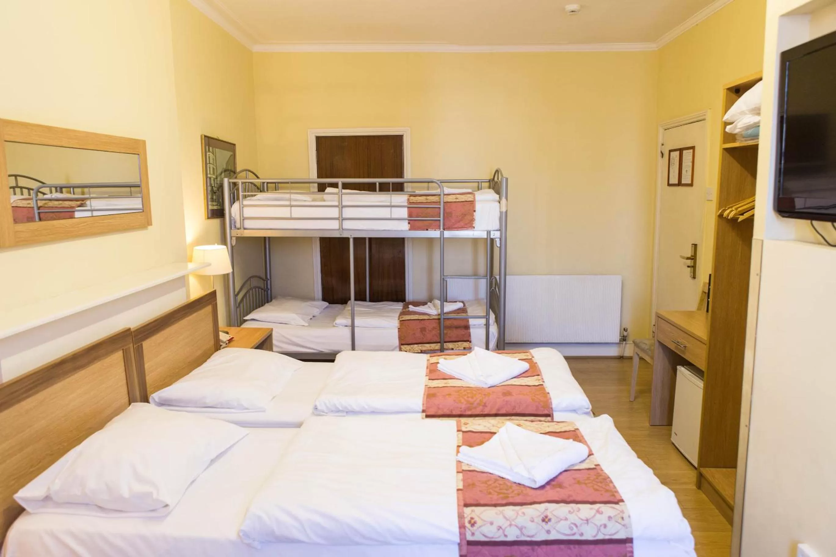 Bedroom, Bed in Shakespeare Hotel