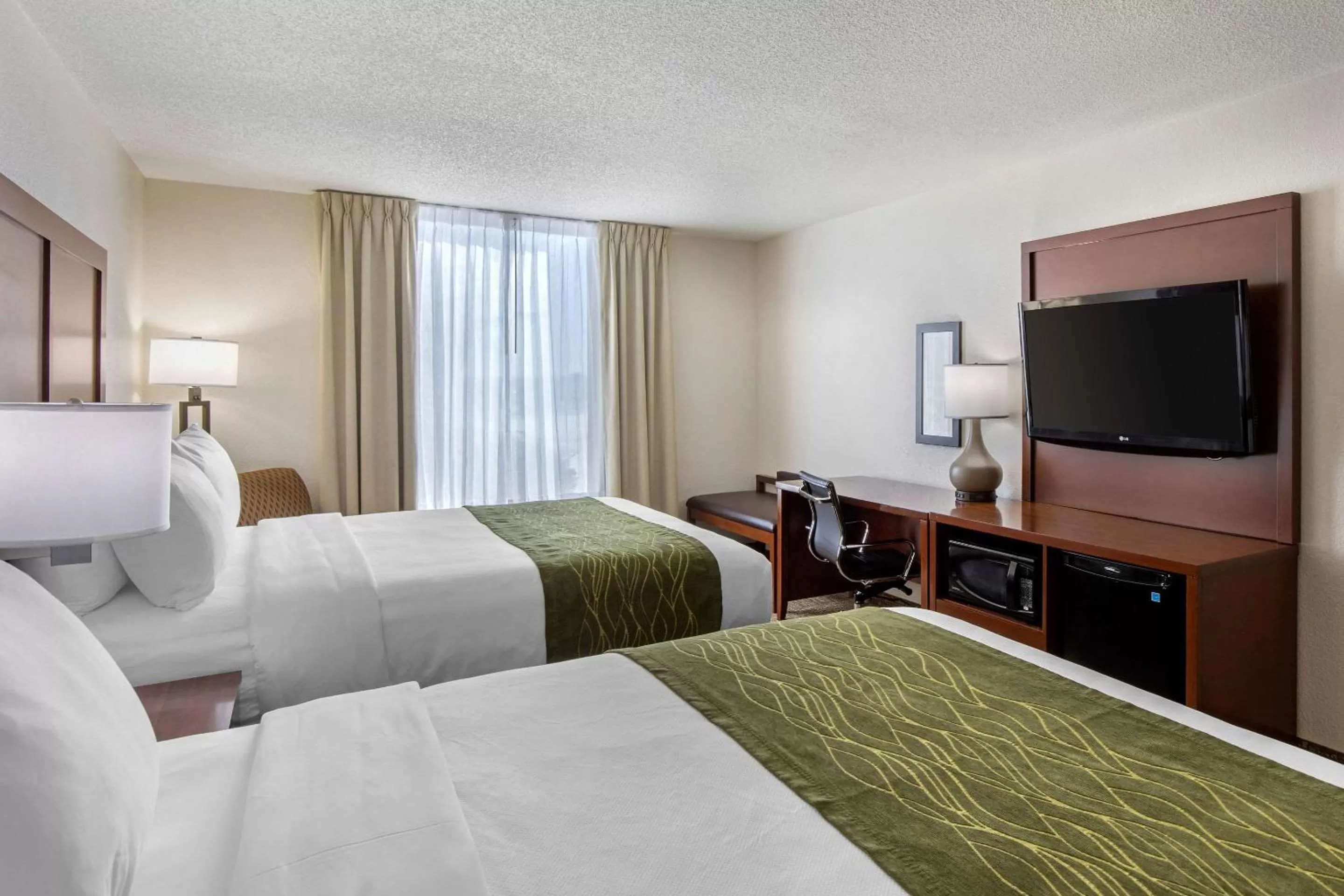 Photo of the whole room, Bed in Comfort Inn Shelby