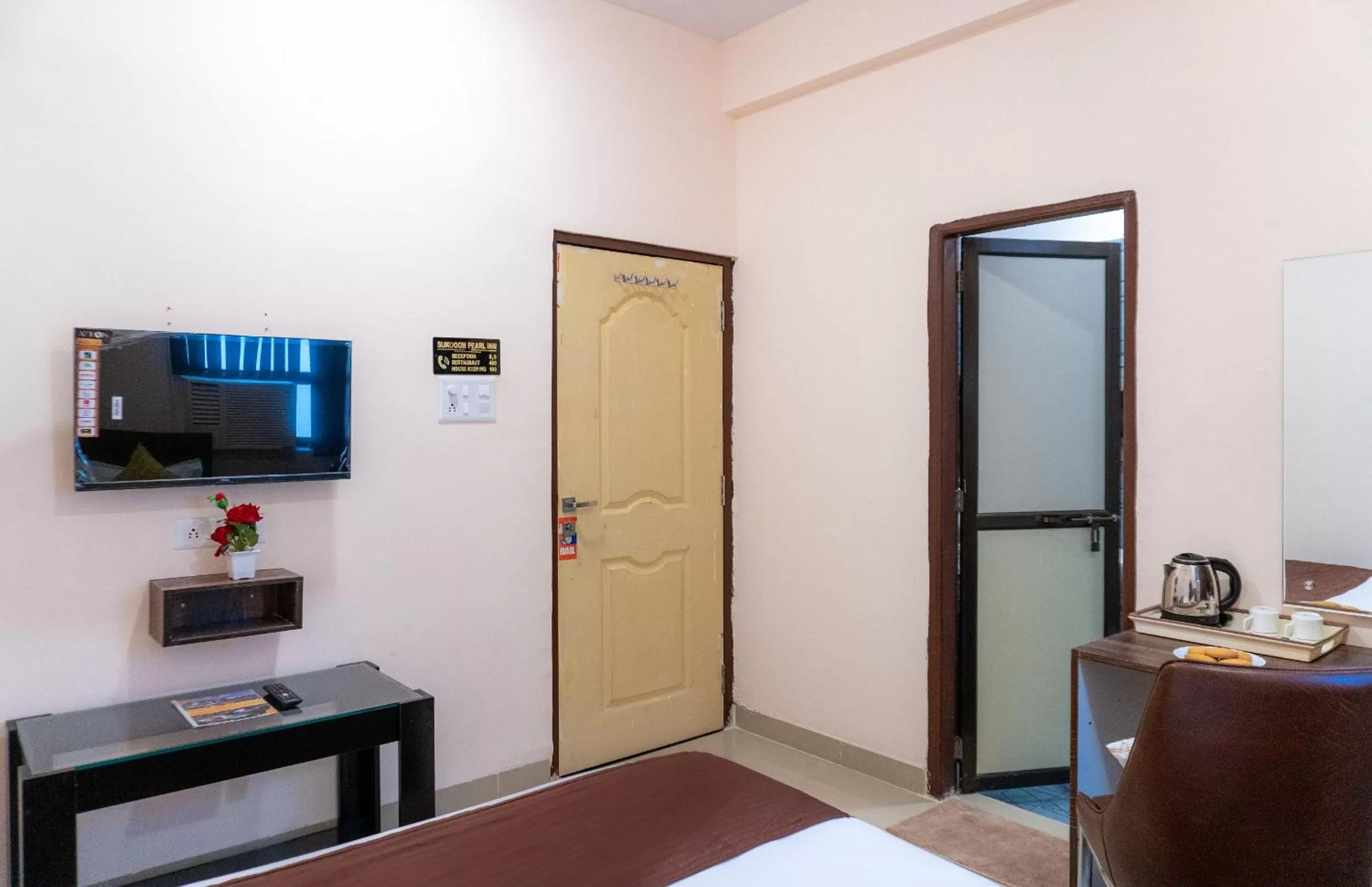 Bedroom, TV/Entertainment Center in Sukoon Pearl inn