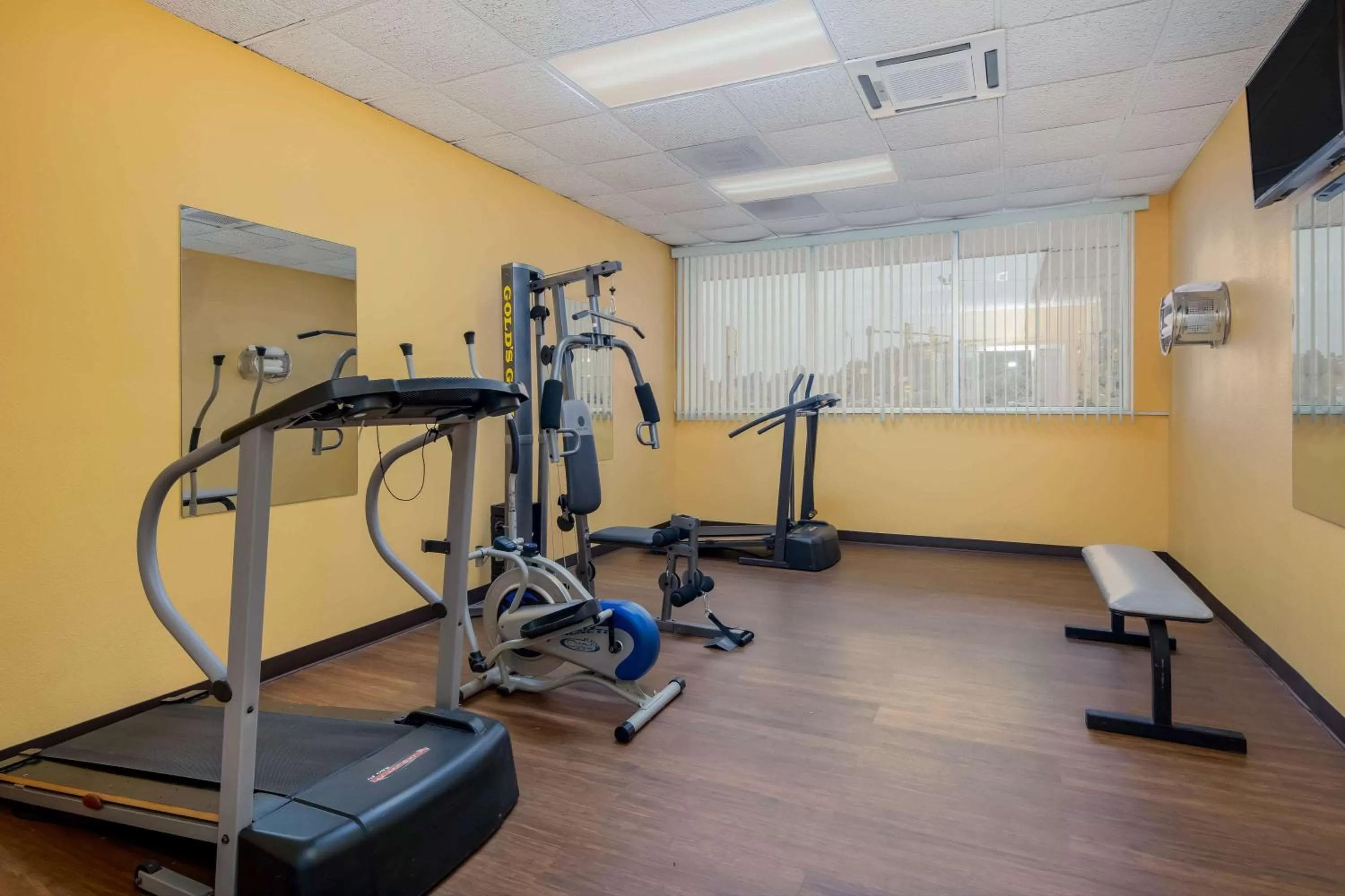 Fitness centre/facilities in Super 8 by Wyndham Gaffney