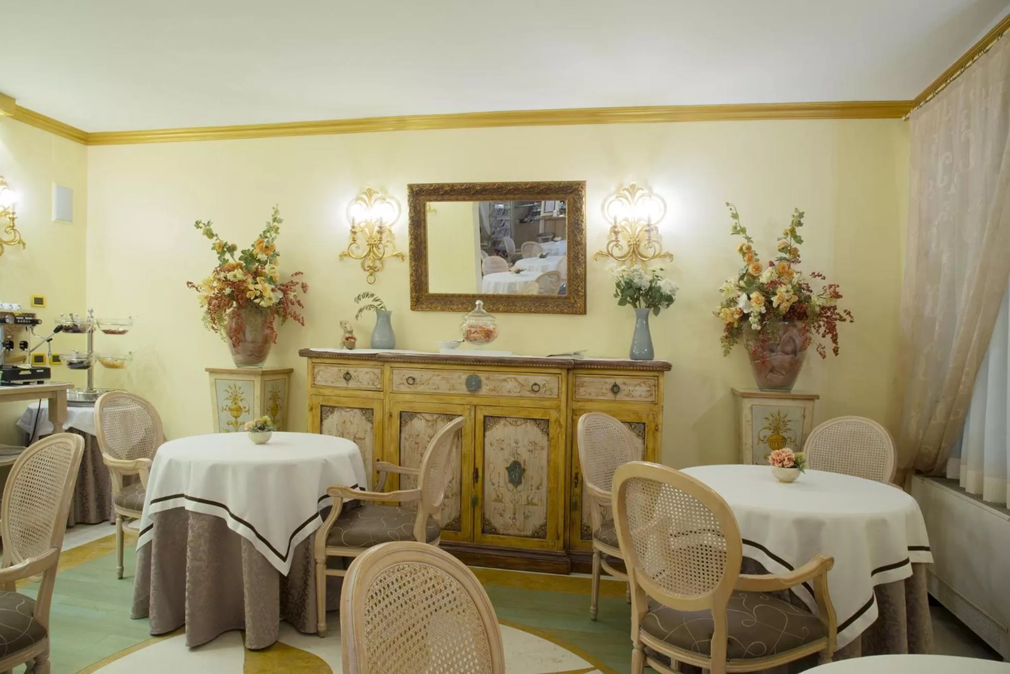 Lounge or bar in Vip's Motel Luxury Accommodation & Spa