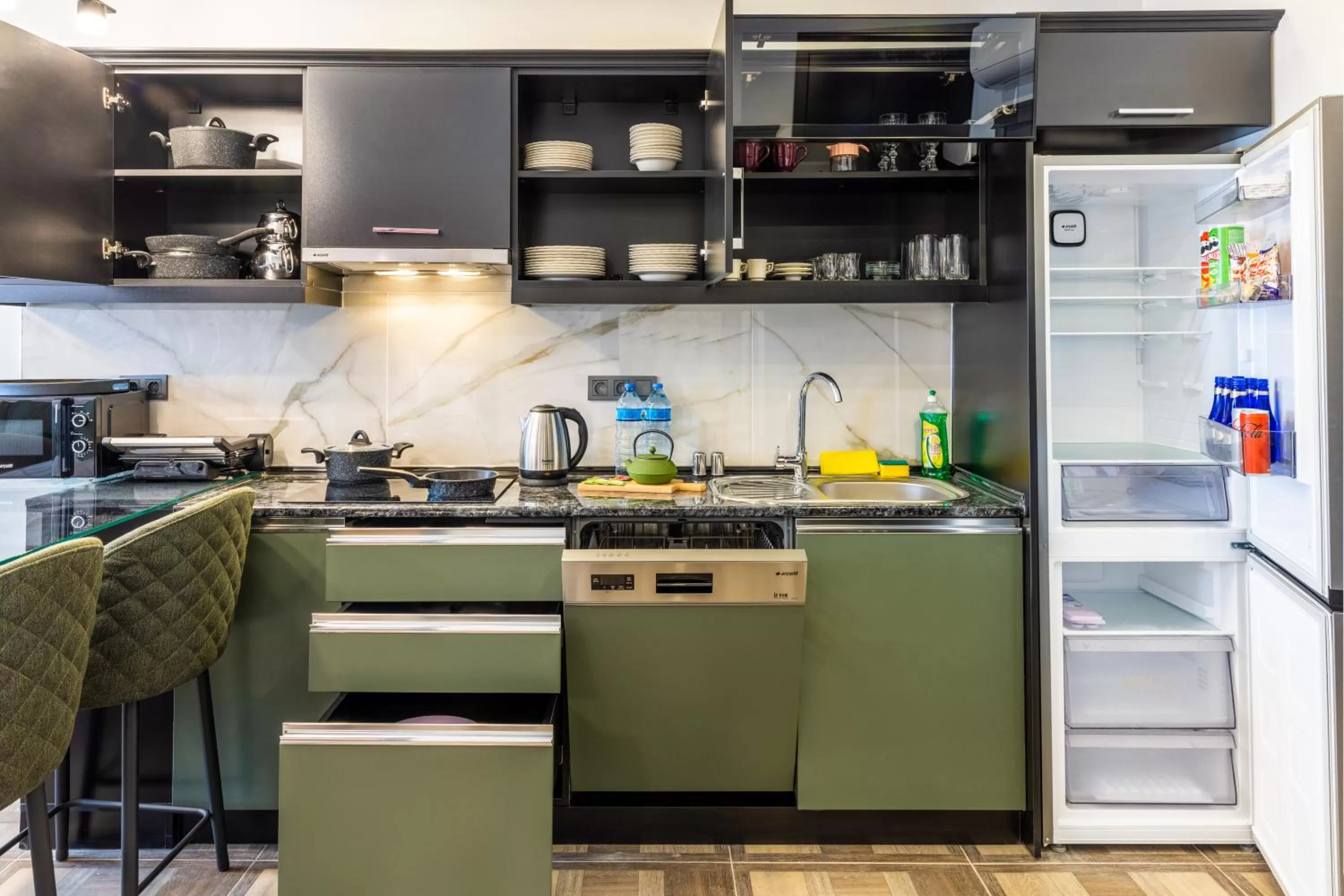 Kitchen or kitchenette in BayMari Suites City Life