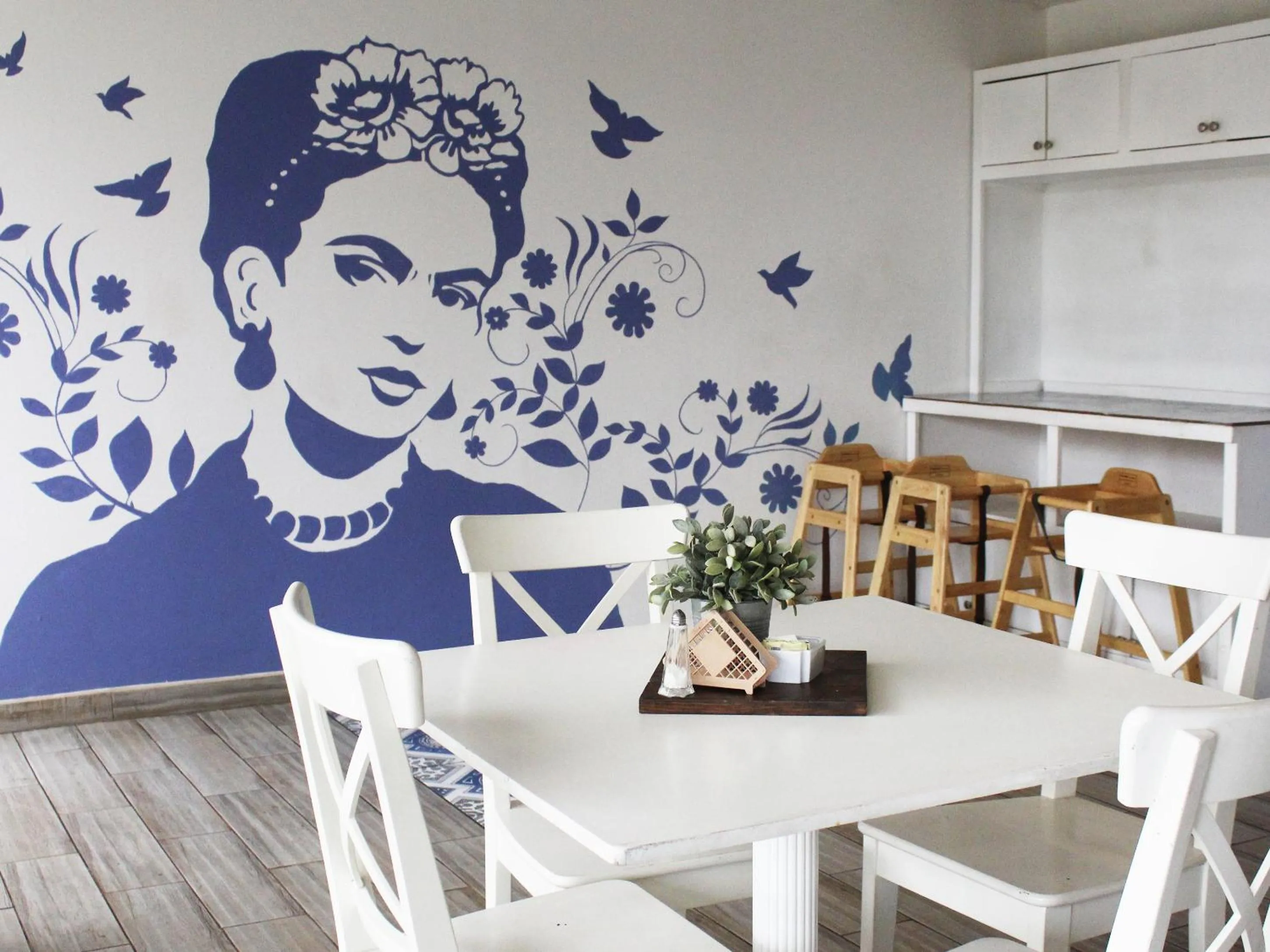 Restaurant/places to eat in Hotel Corona Plaza