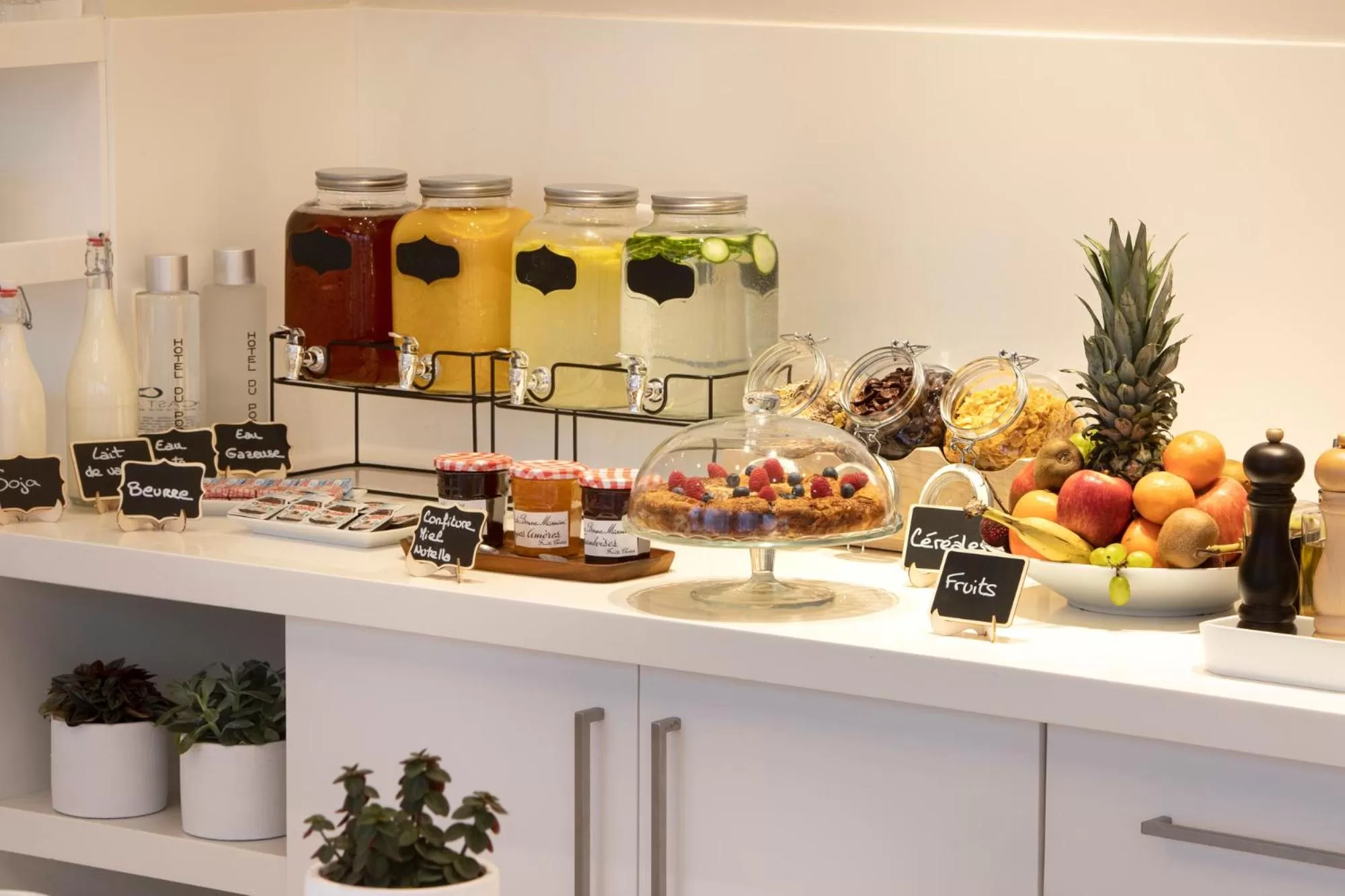 Breakfast in Hôtel du Port