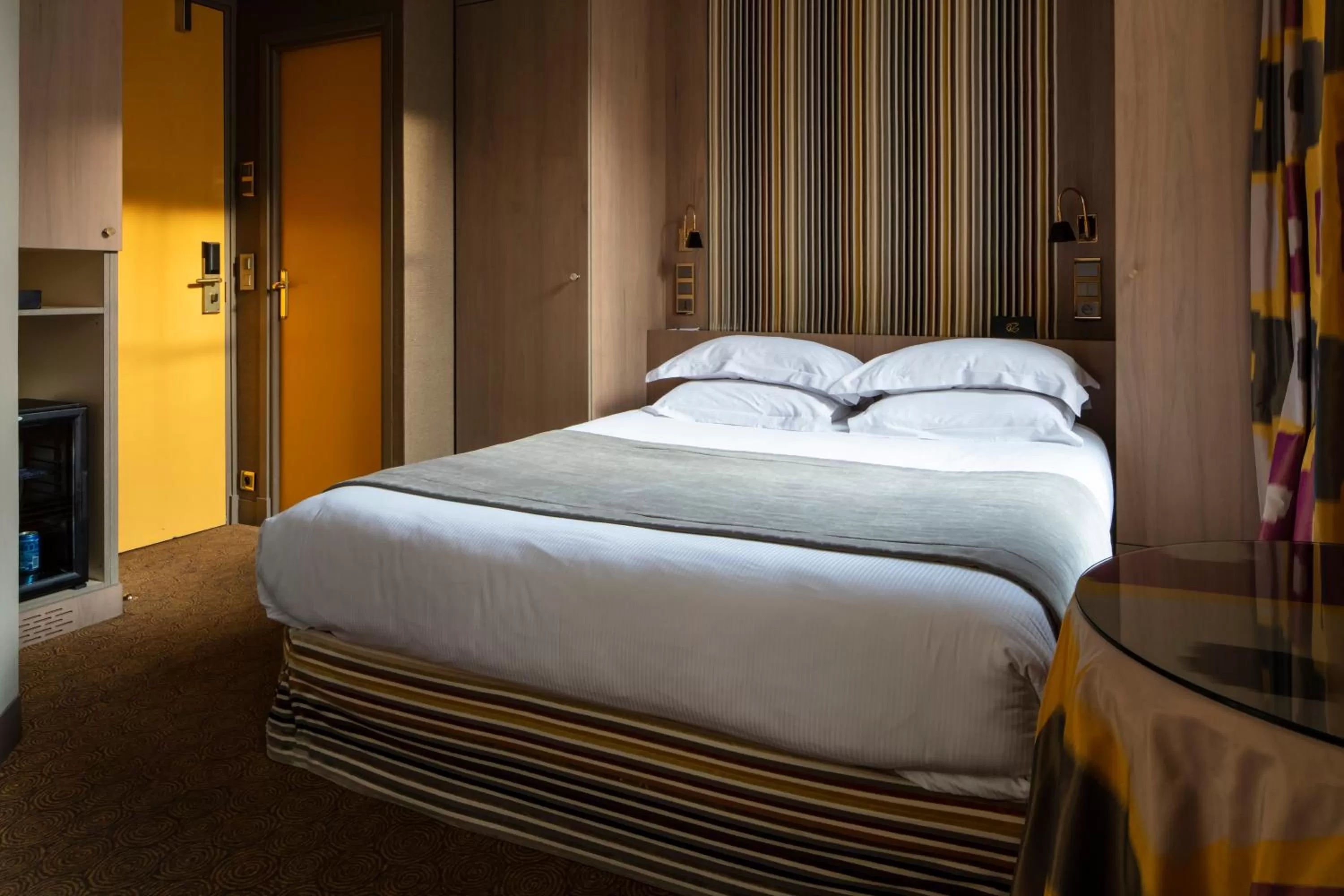 Photo of the whole room, Bed in Hôtel Regent's Garden - Astotel