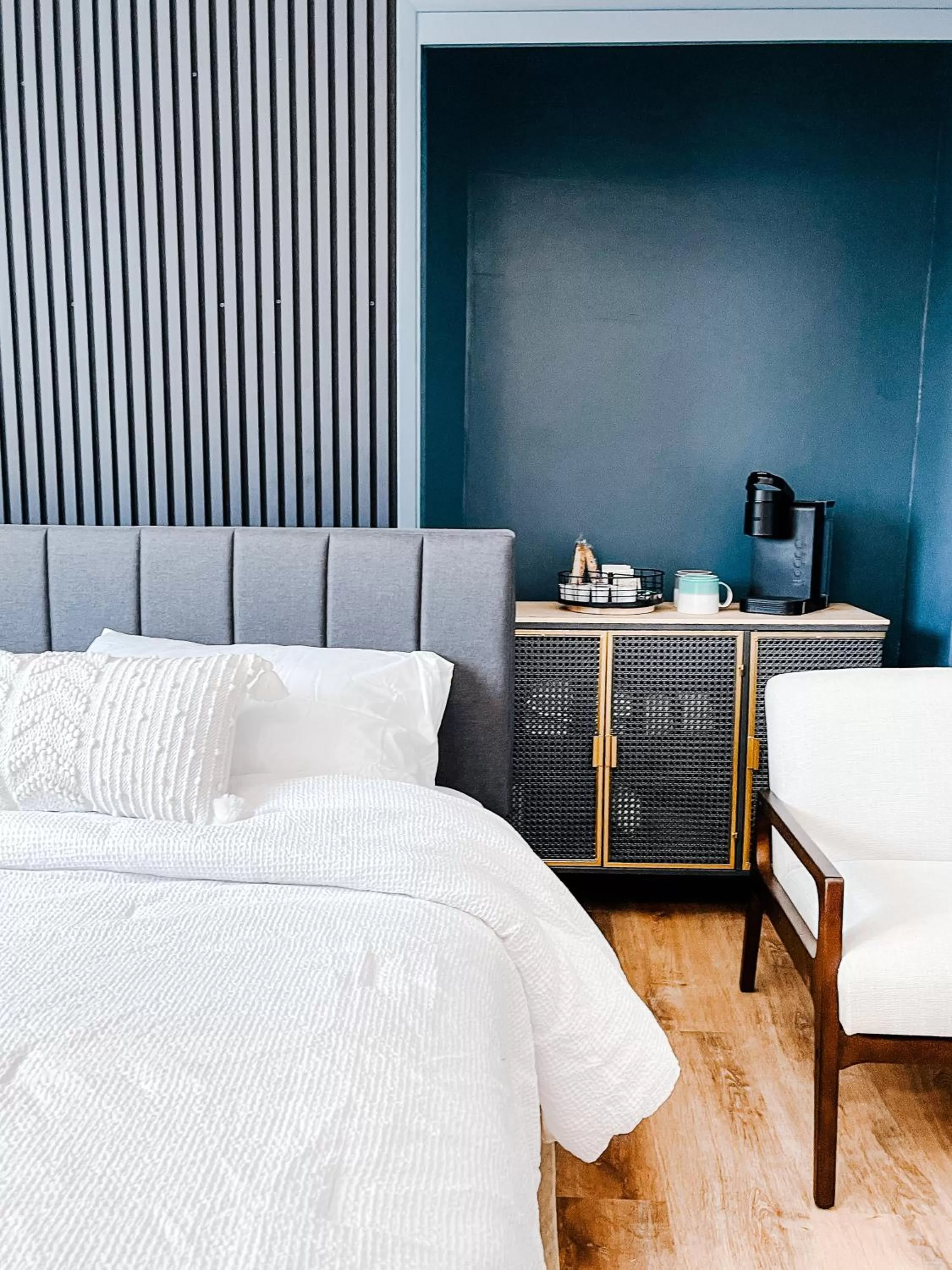 Photo of the whole room, Bed in SunStar Alaska Bed and Breakfast LLC