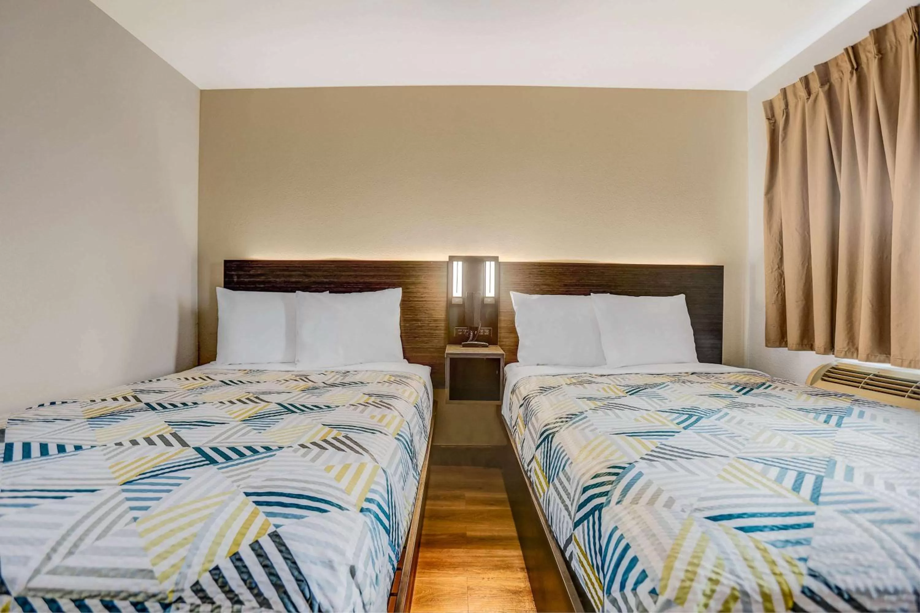 Photo of the whole room, Bed in Motel 6-San Bernardino, CA - South