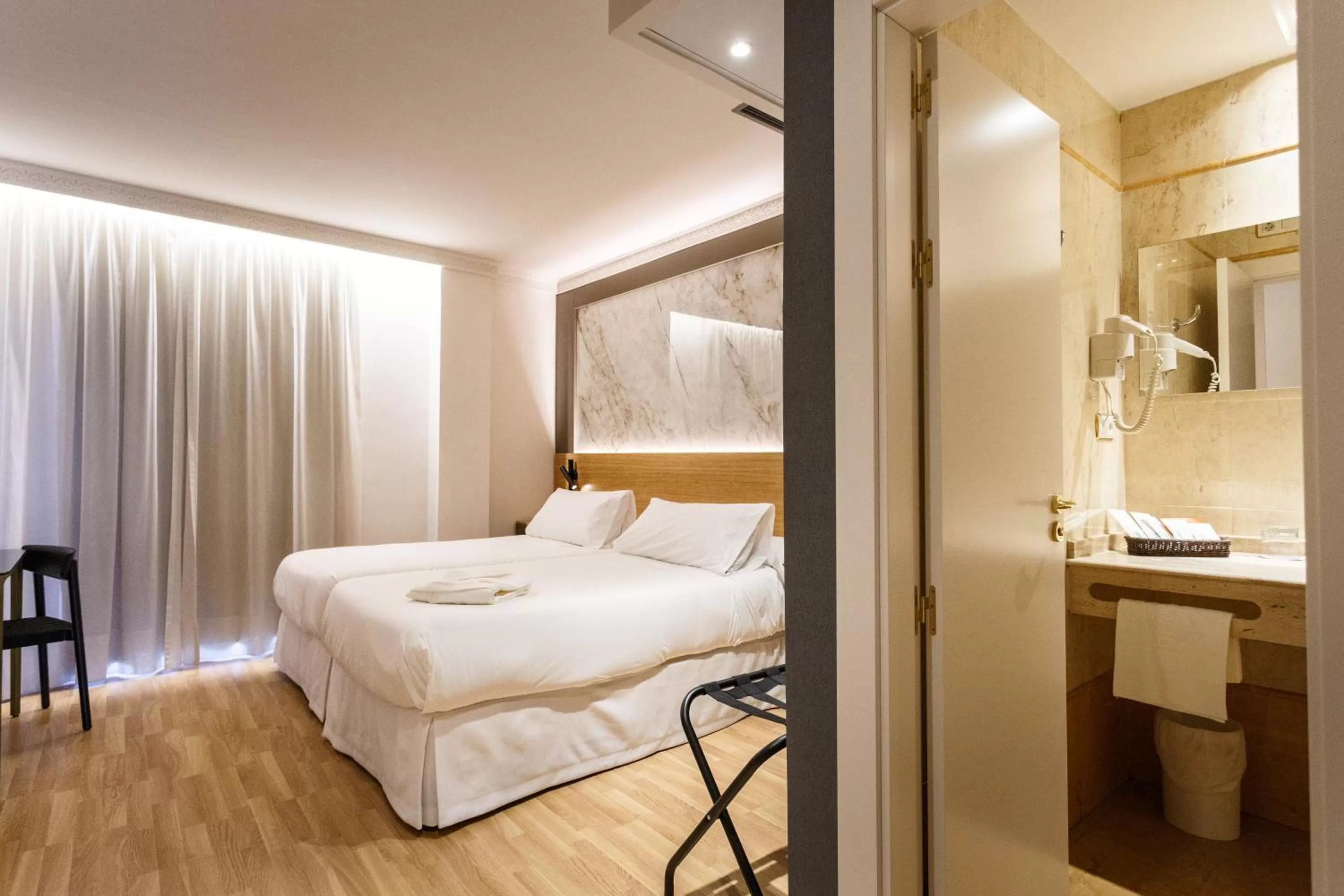 Photo of the whole room, Bed in Hotel Dauro Premier