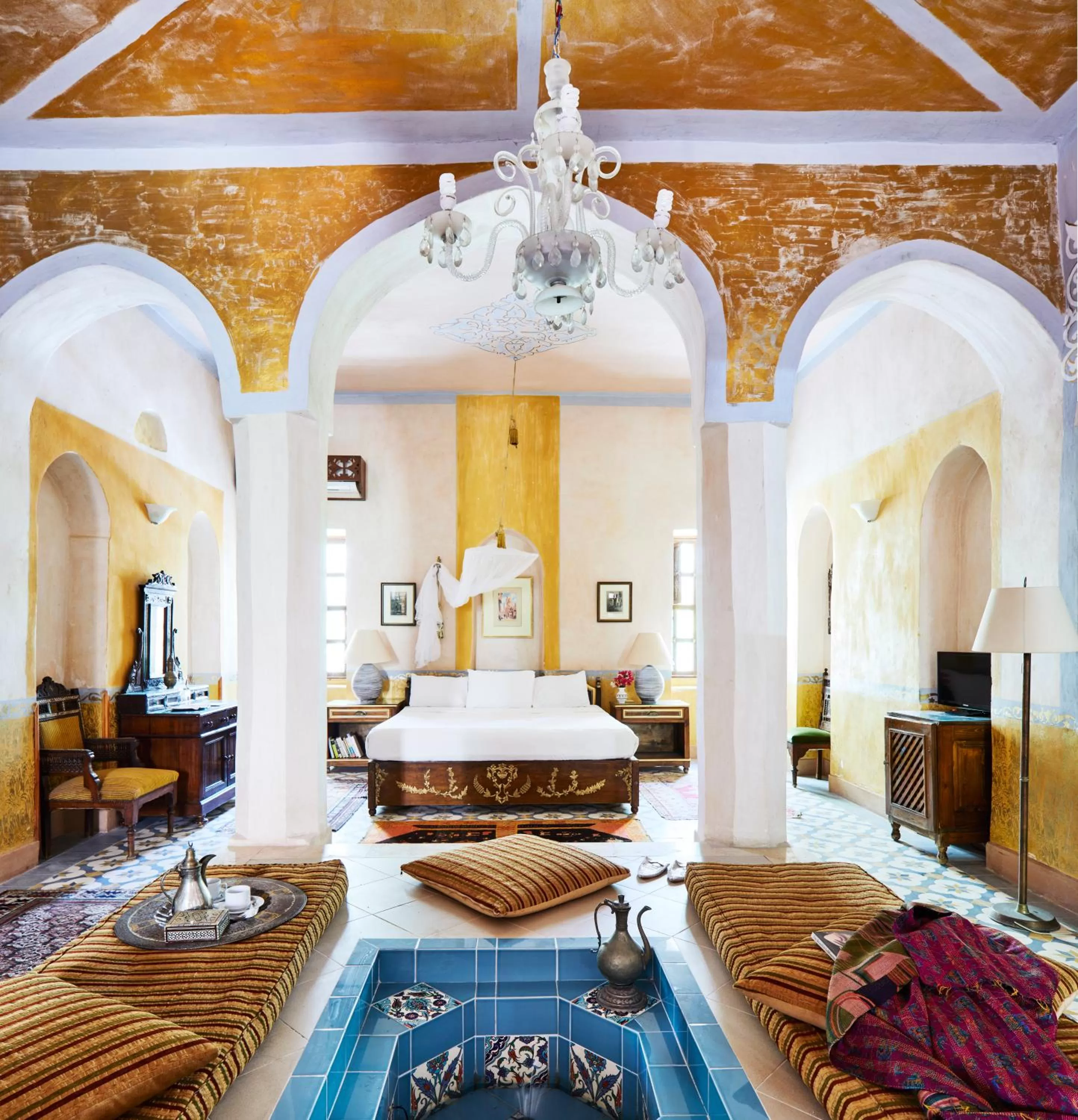 TV and multimedia in Al Moudira Hotel