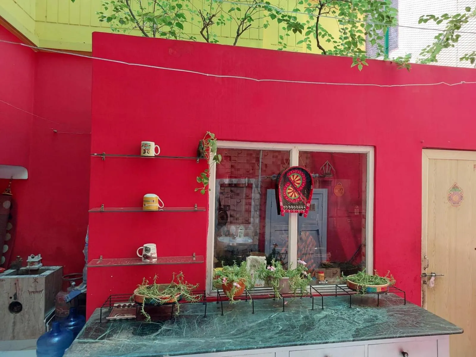 Restaurant/places to eat in Tara Guest House