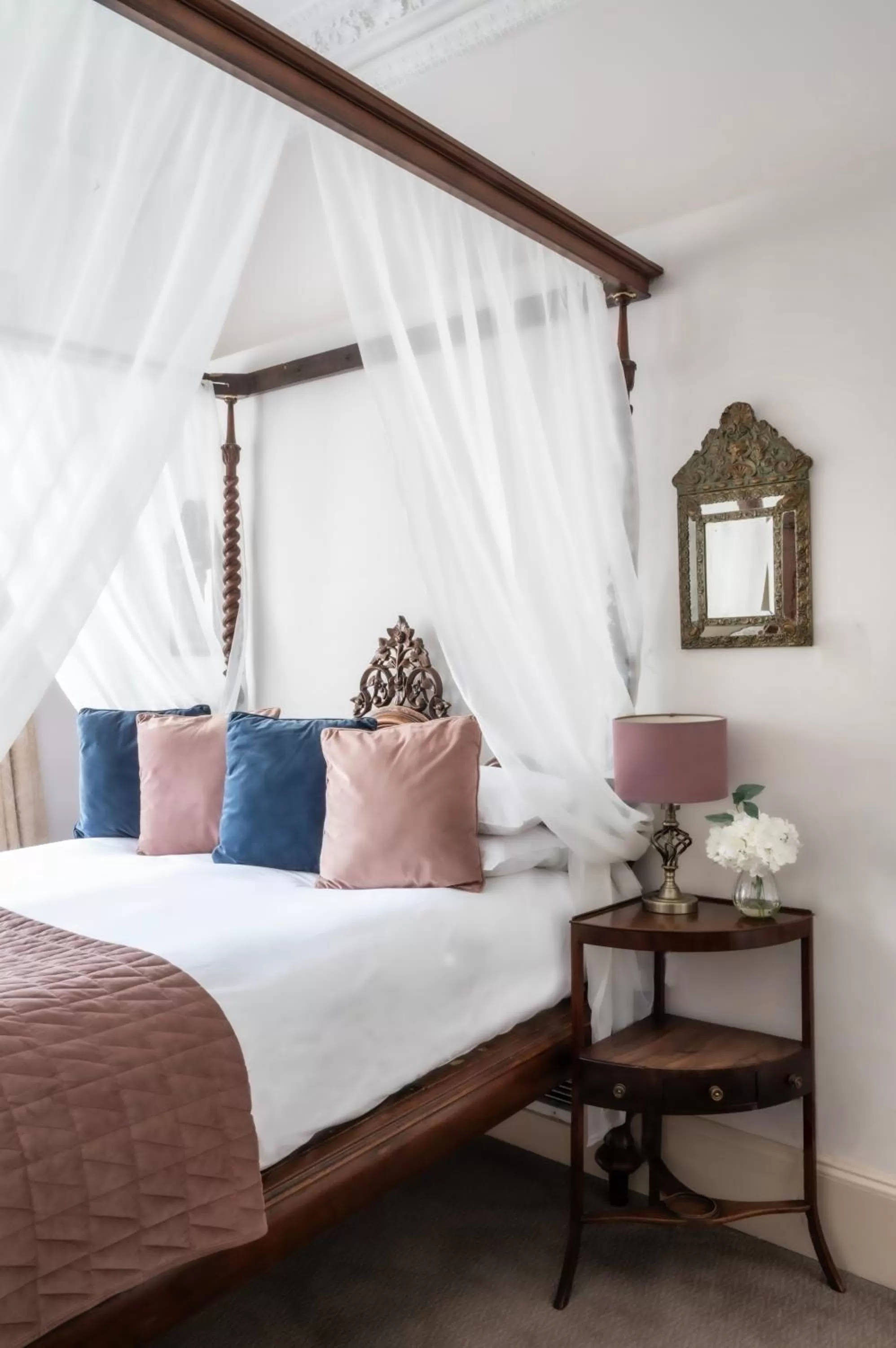 Inner courtyard view, Bed in York & Albany