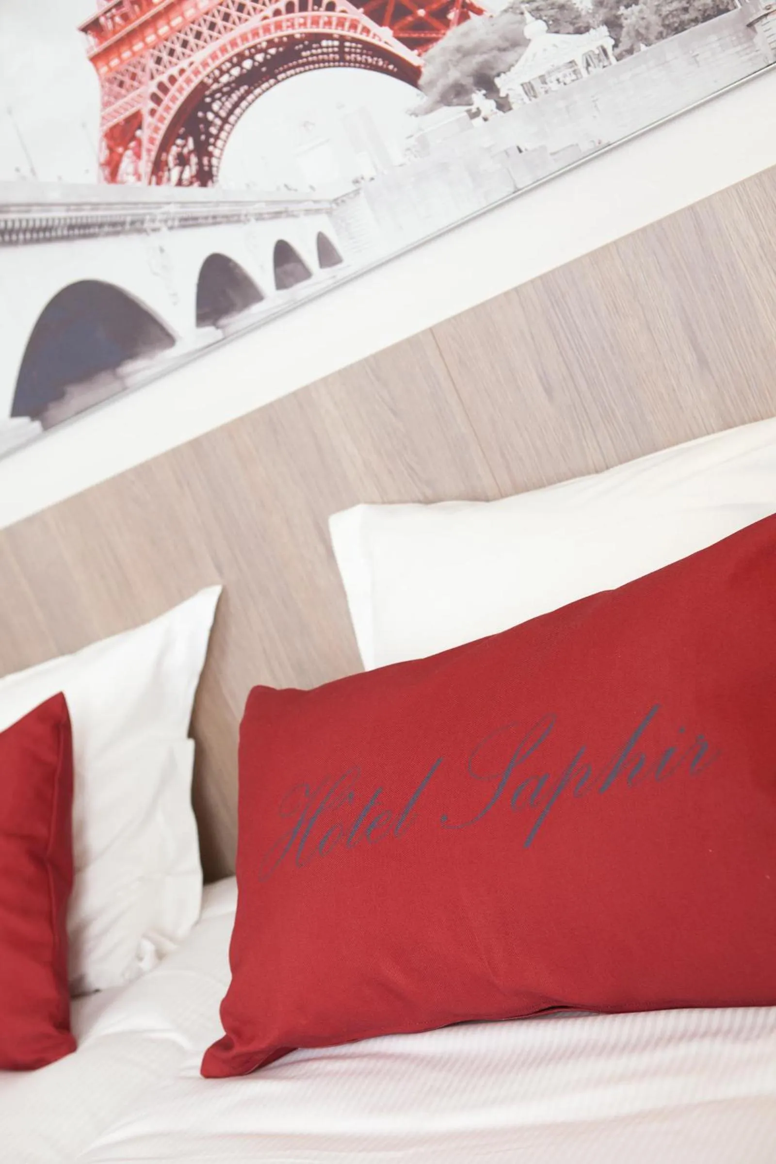 Bed in Saphir Grenelle