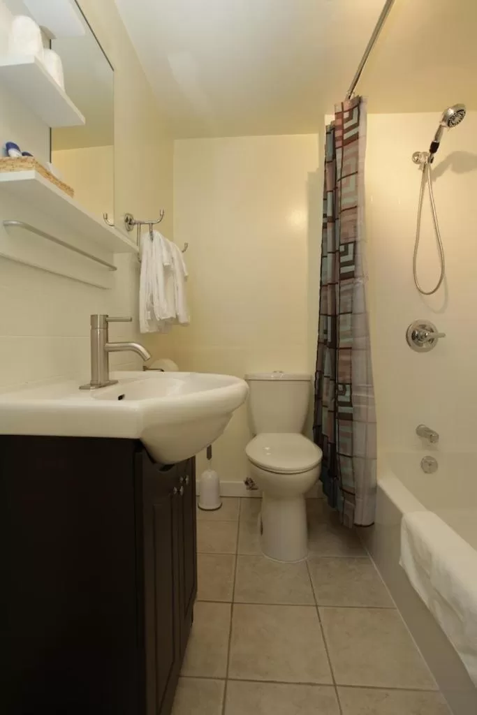 Bathroom in Cherry Tree Inn