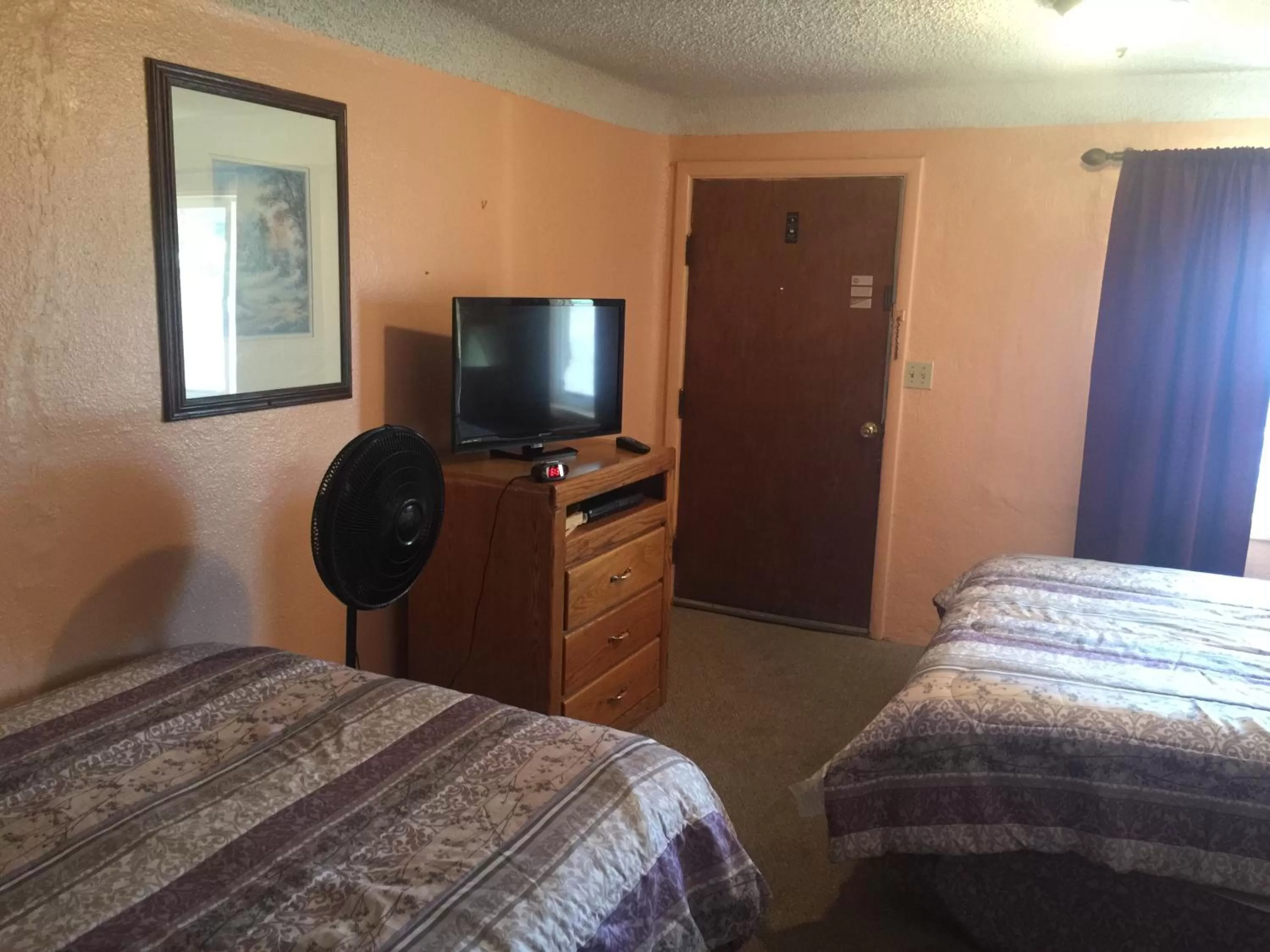 TV and multimedia, Bed in Budget Inn Motel Chemult