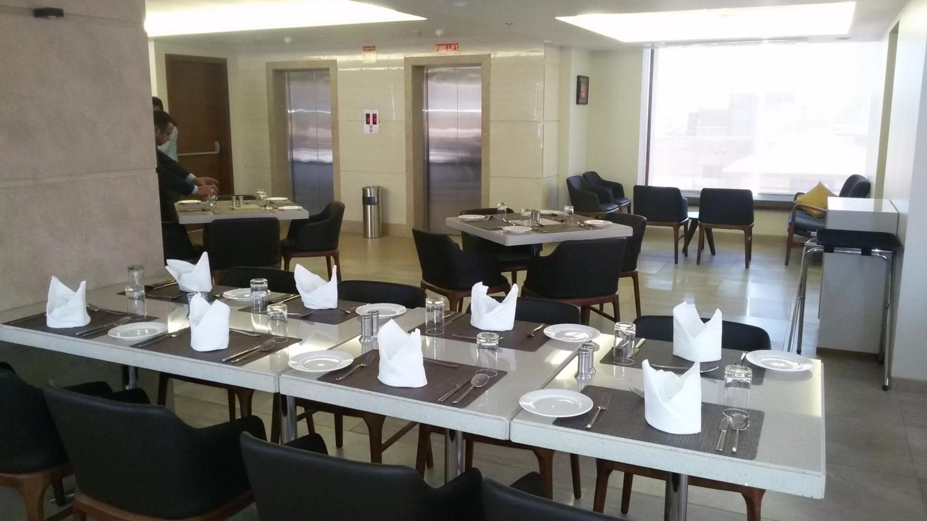 Restaurant/places to eat in Hotel Suba Elite Vadodara