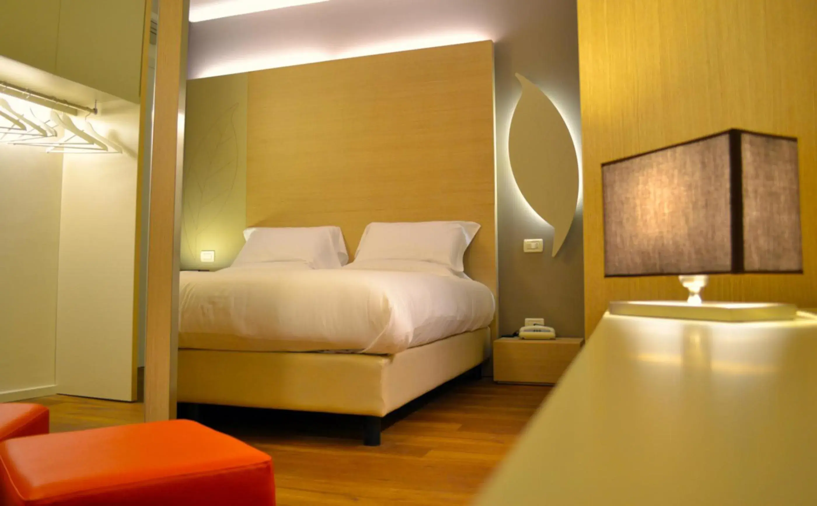 Superior Double or Twin Room with Spa Bath - single occupancy in Hotel Colonne Superior Double or Twin Room with Spa Bath - single occupancy in Hotel Colonne