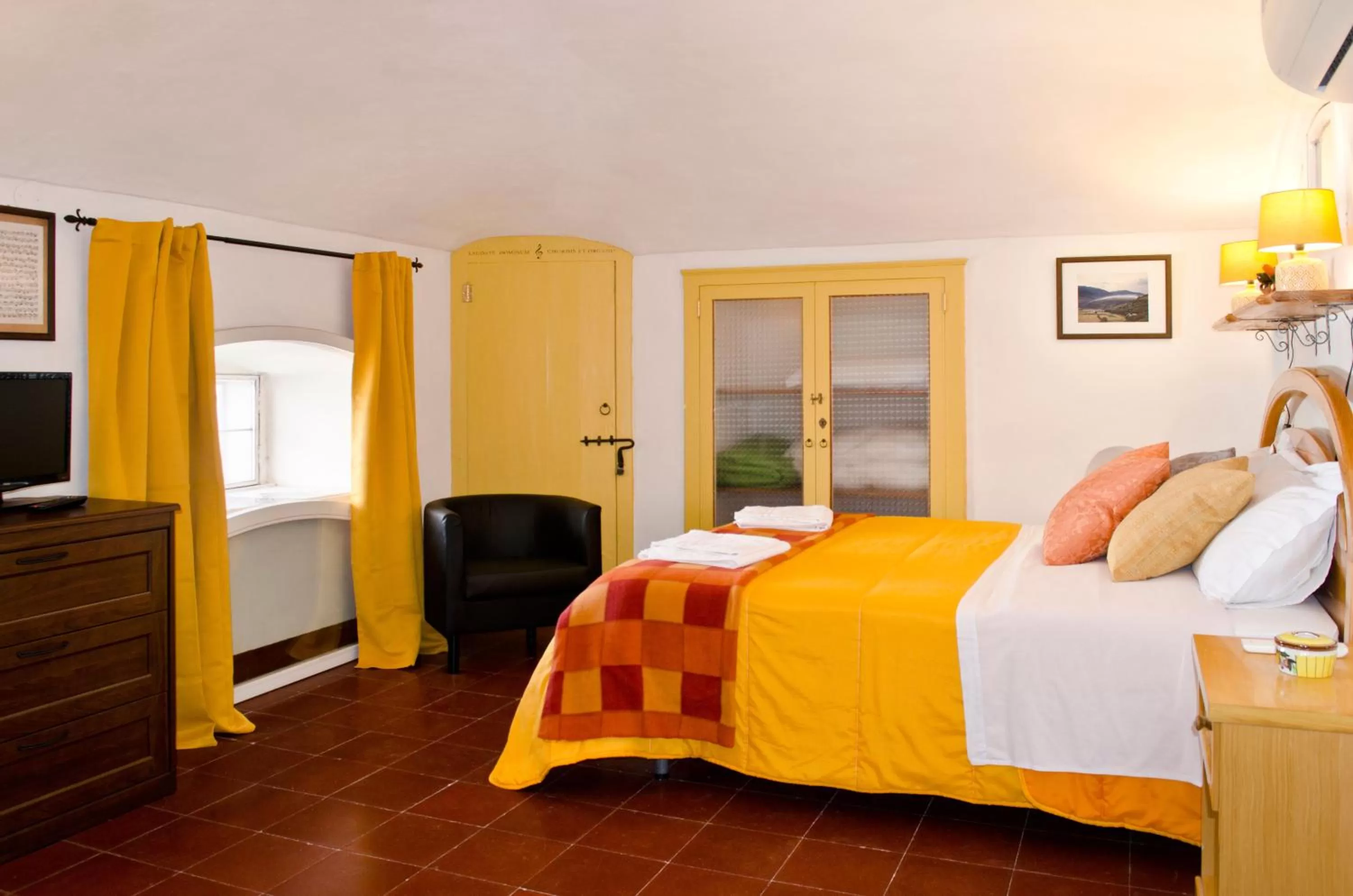 Photo of the whole room, Bed in Antico Monastero Di Anacapri