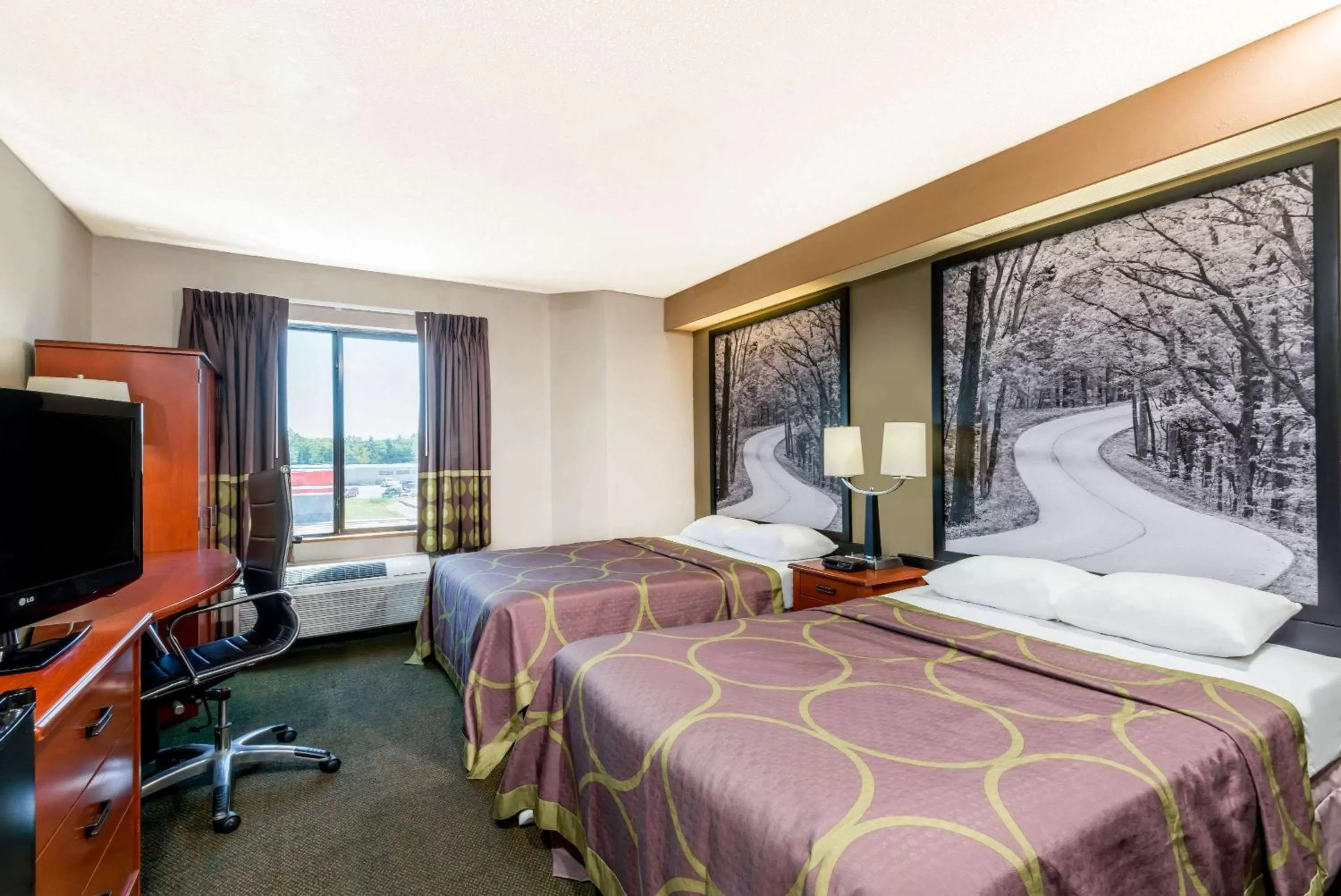 Photo of the whole room, Bed in Super 8 by Wyndham Jasper