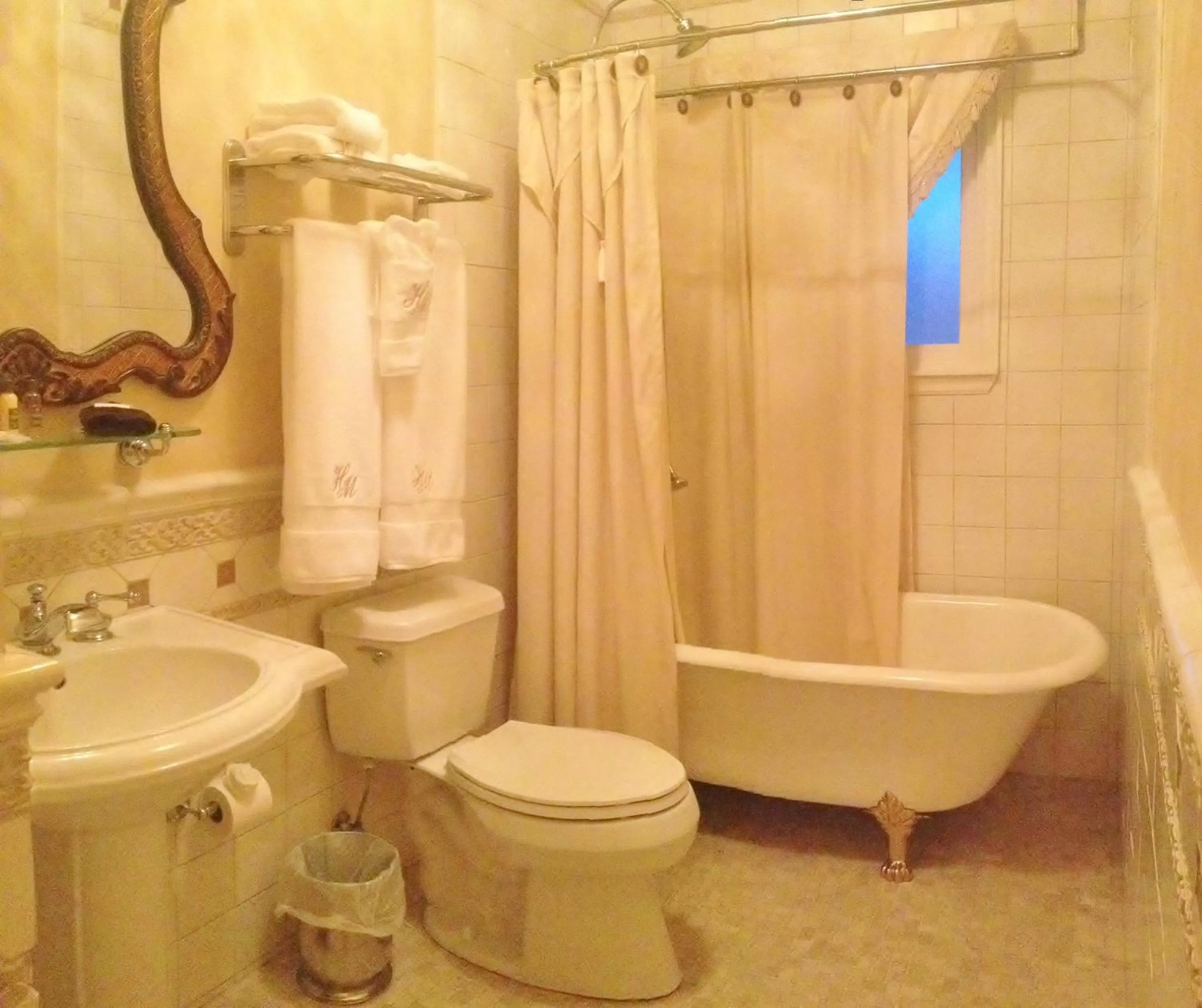 Bedroom, Bathroom in The Hotel Magnolia