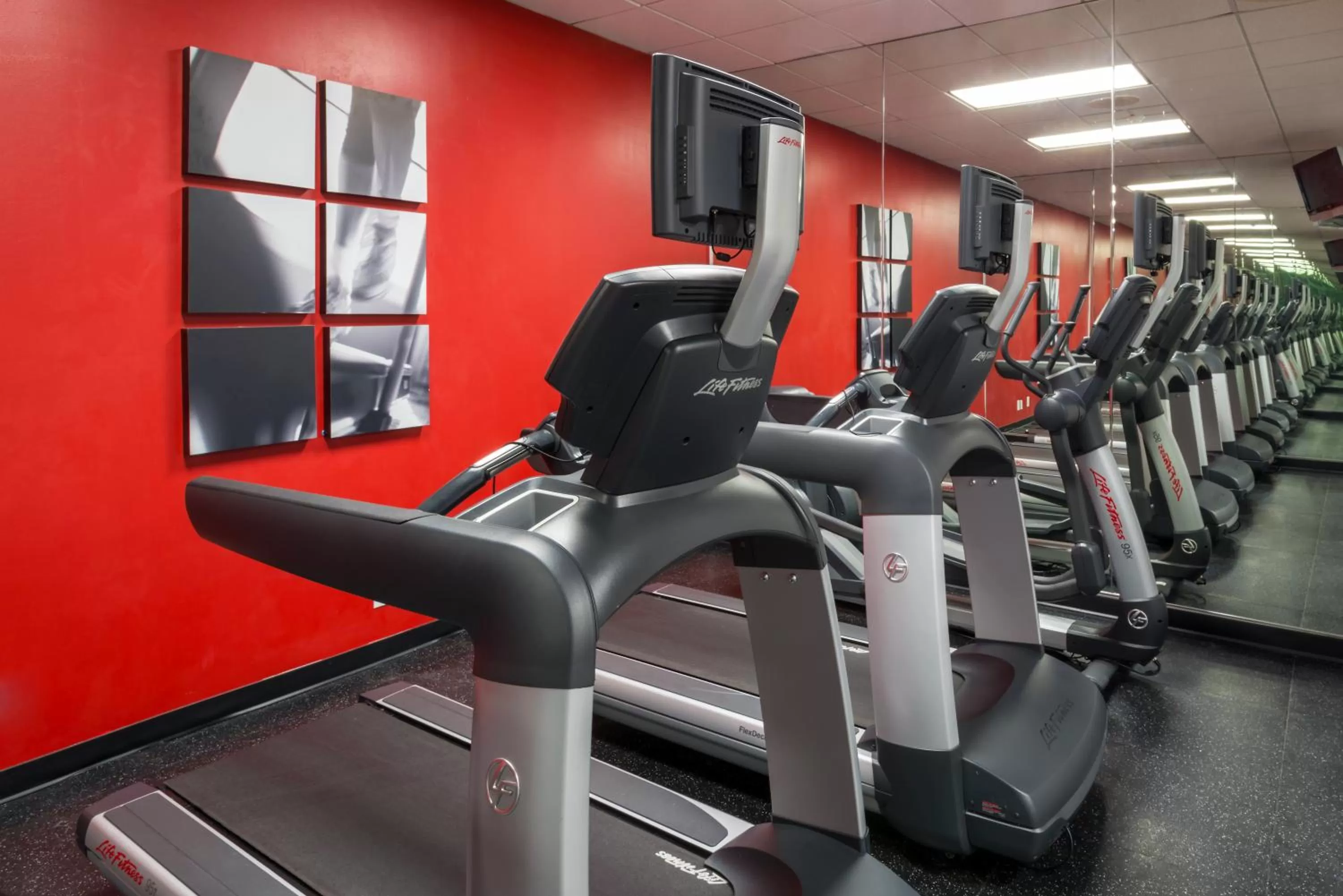 Fitness centre/facilities in Radisson Hotel Seattle Airport