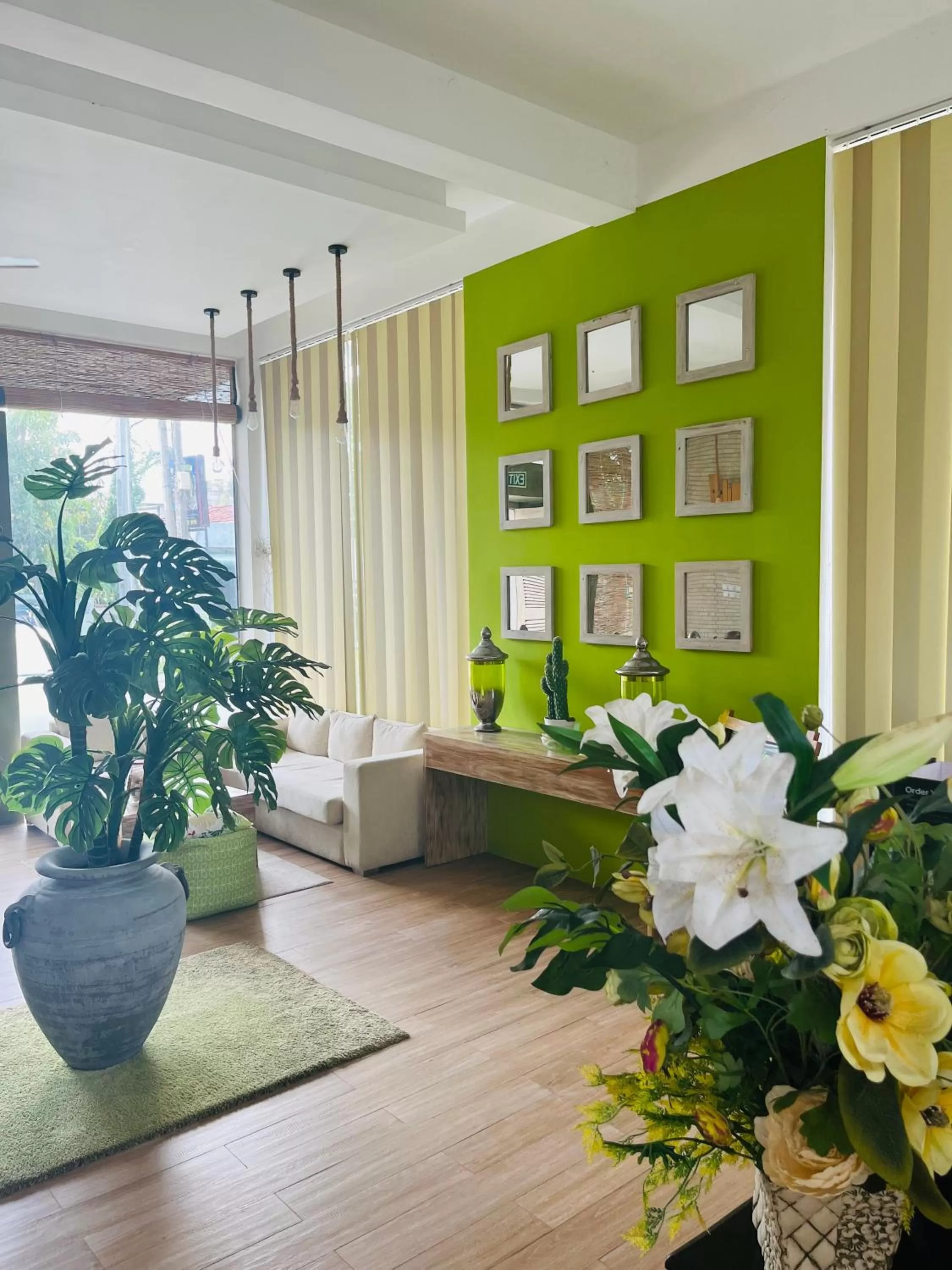 Lobby or reception in J leaf Hotel by Blue Bird