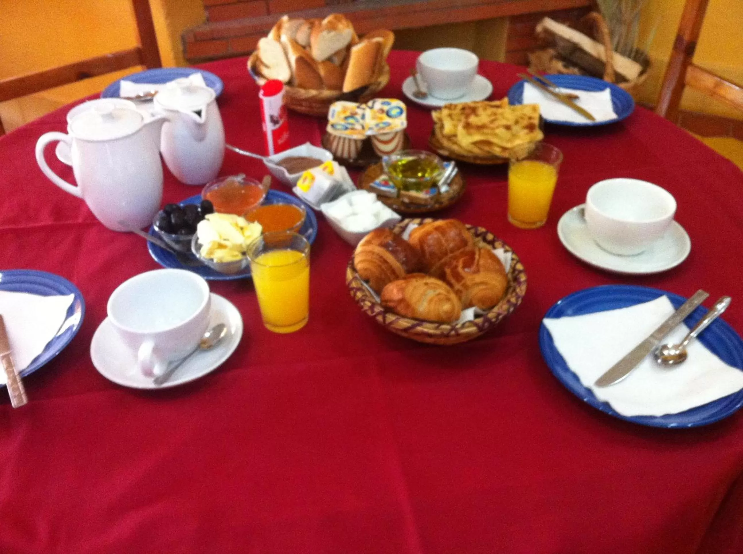 Restaurant/places to eat in Auberge Tinit