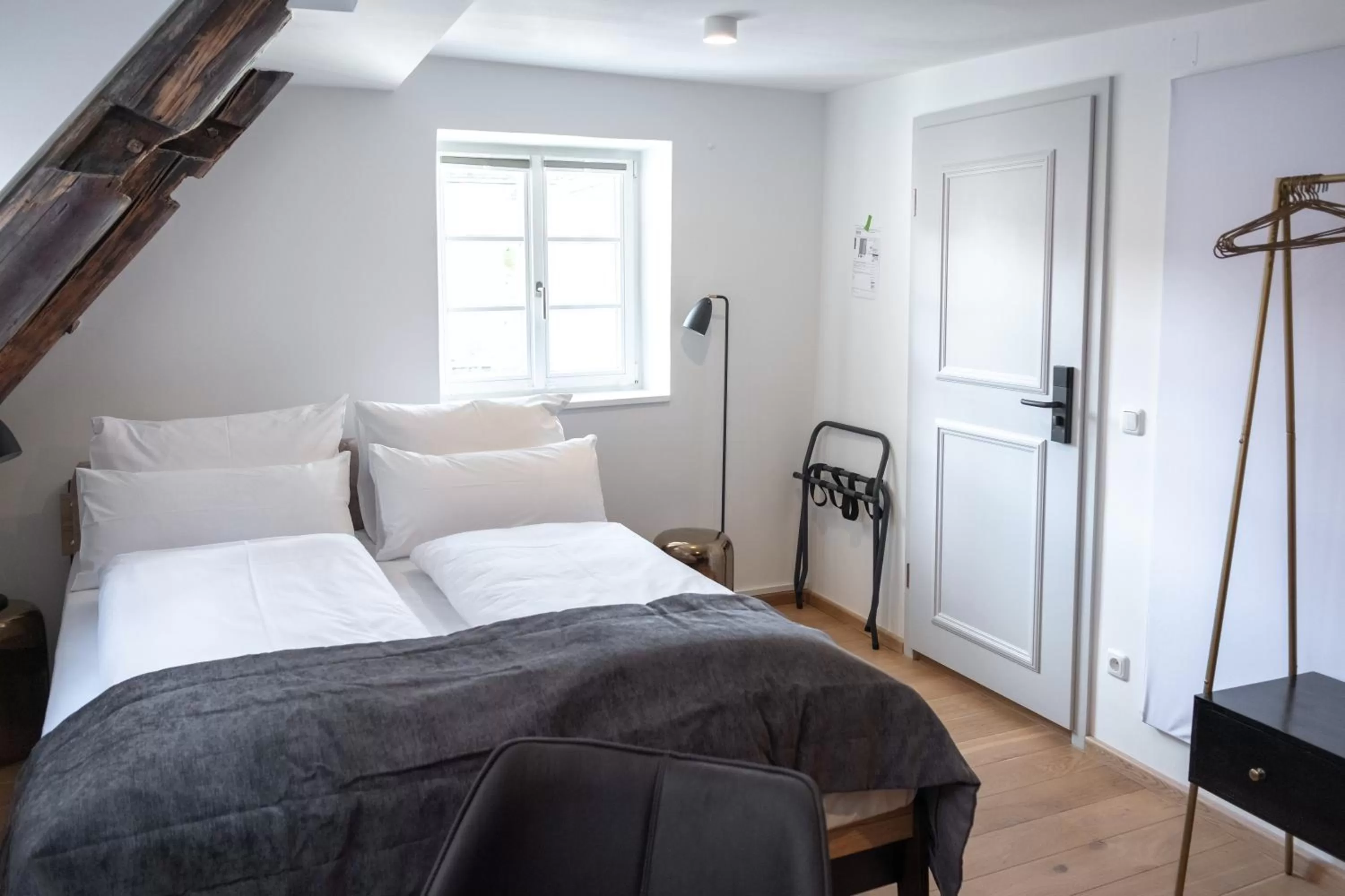 Bed in ANA Living Augsburg City Center by Arthotel ANA - Self-Service-Hotel