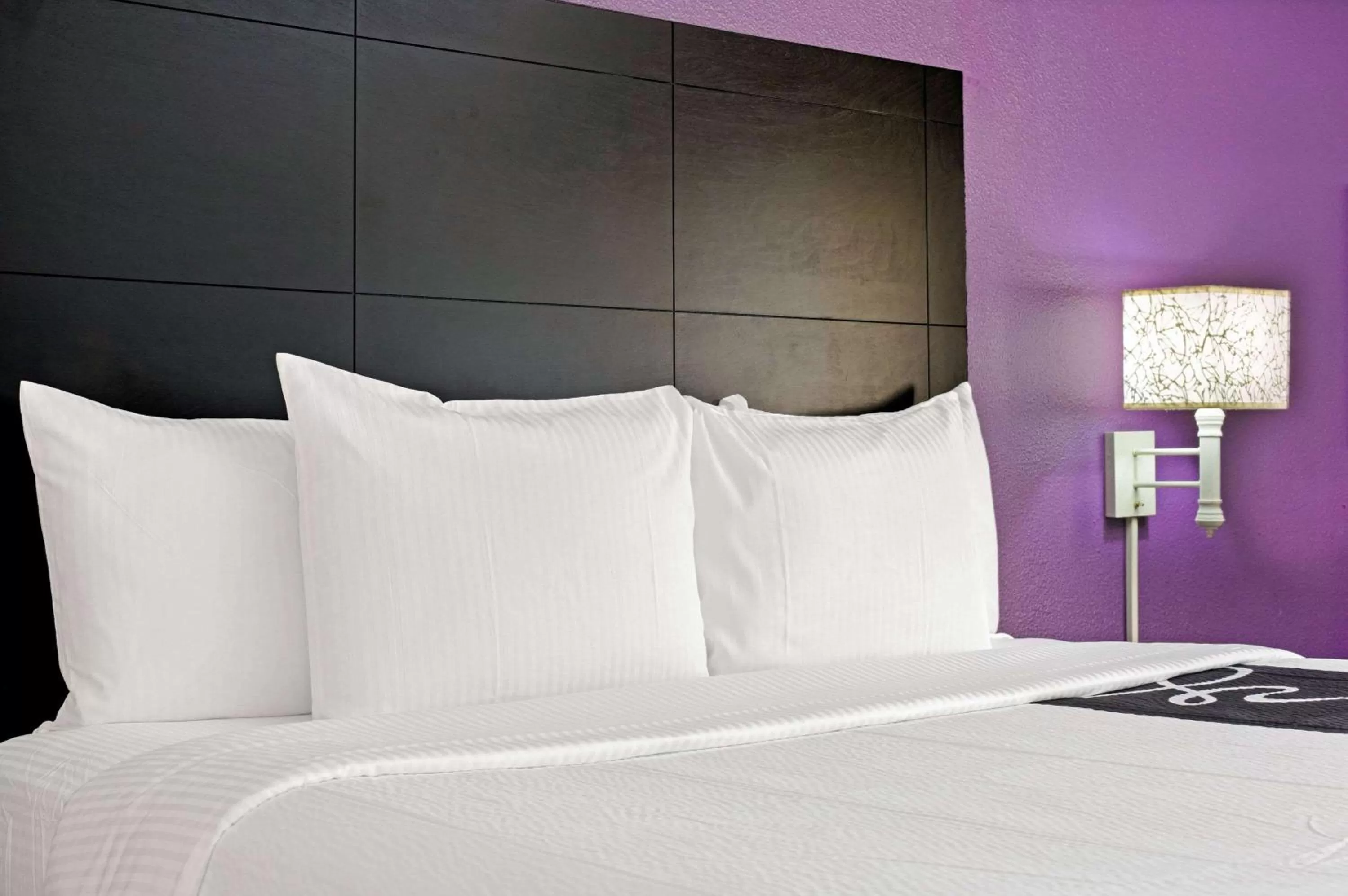 Photo of the whole room, Bed in La Quinta by Wyndham Miami Airport East