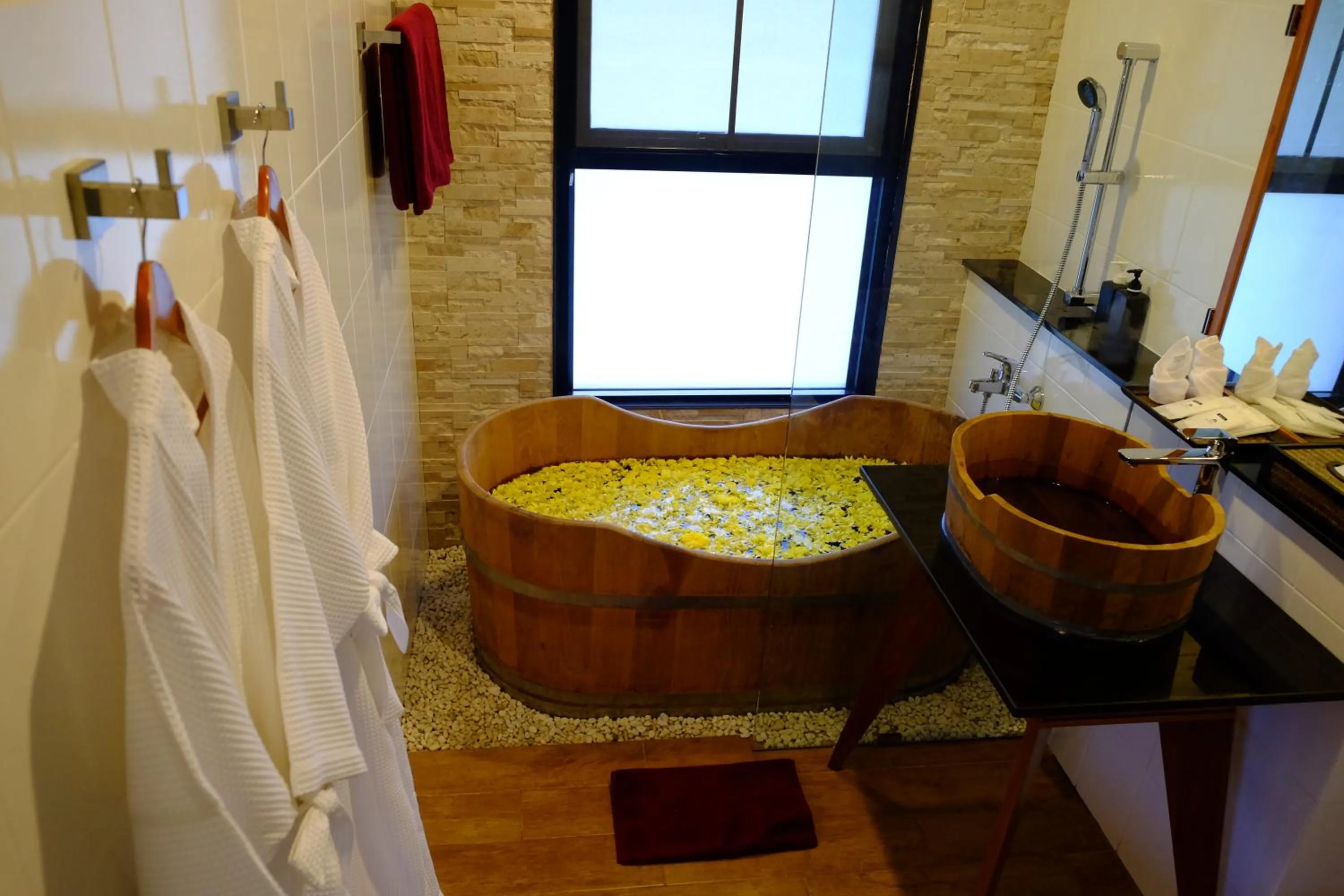 Mae Jo Golf Resort & Spa