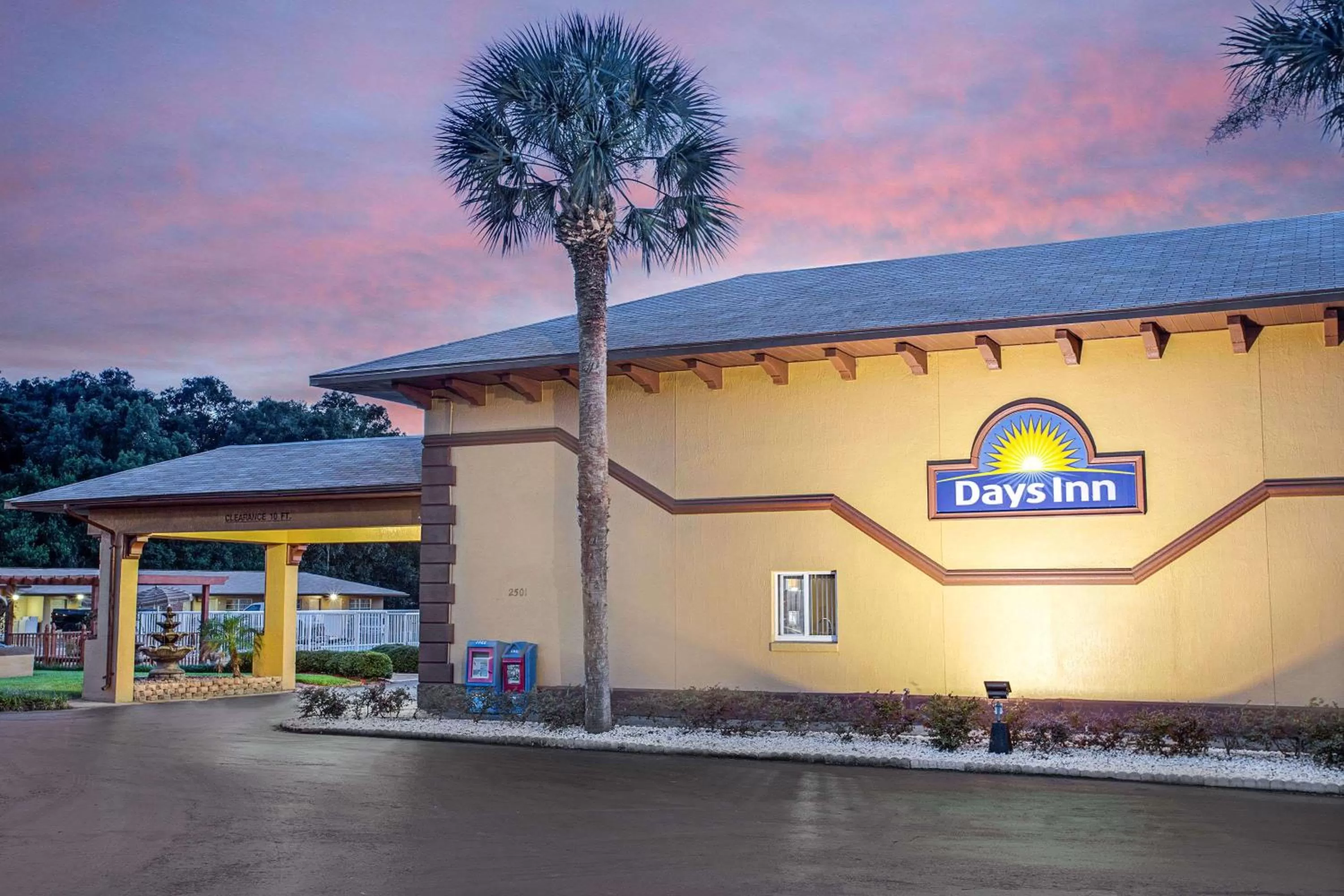 Property building in Days Inn by Wyndham Orange City/Deland