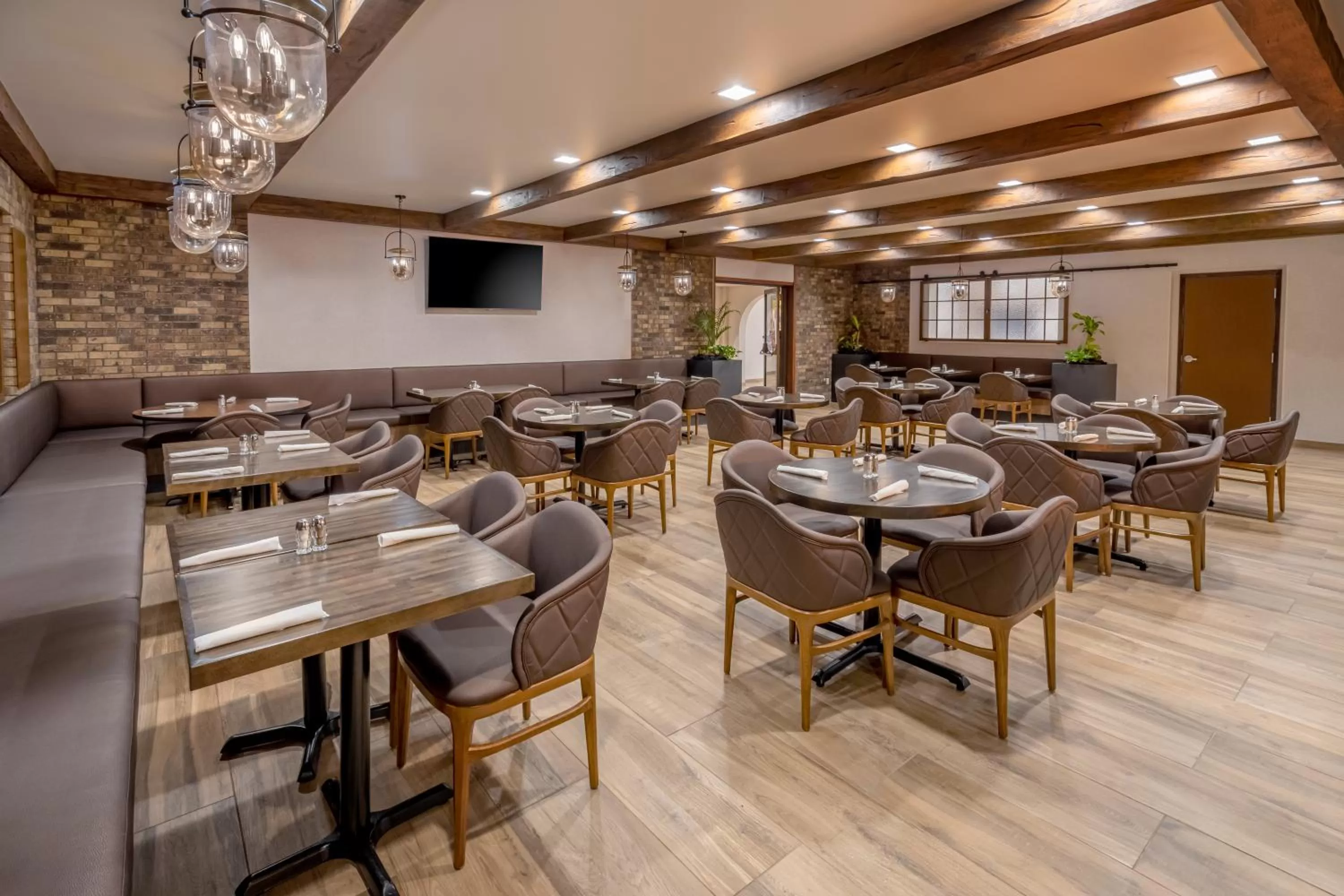 Restaurant/places to eat in Grand Williston Hotel and Conference Center