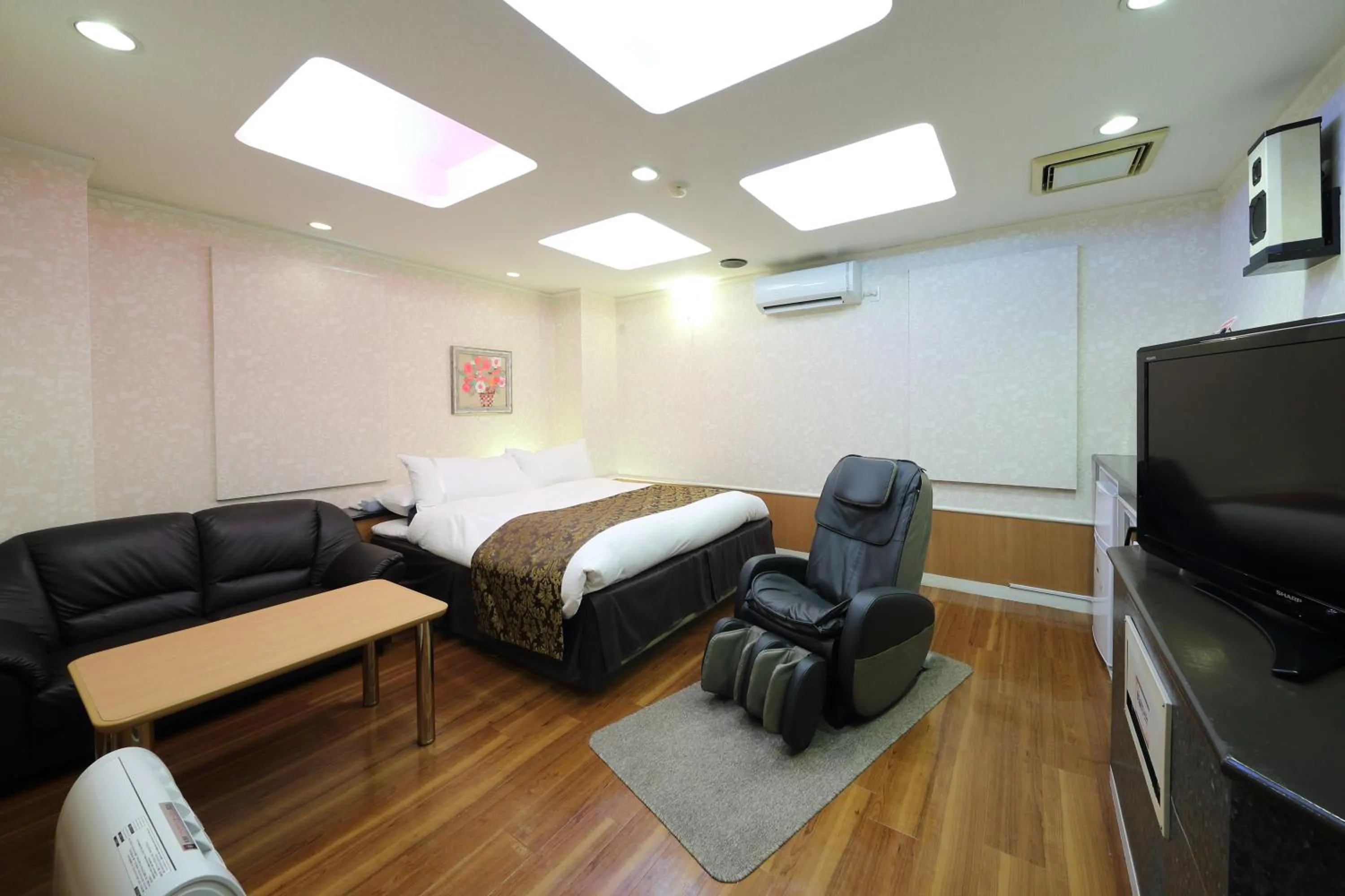 Photo of the whole room, Bed in Hotel Fine Garden Okayama II