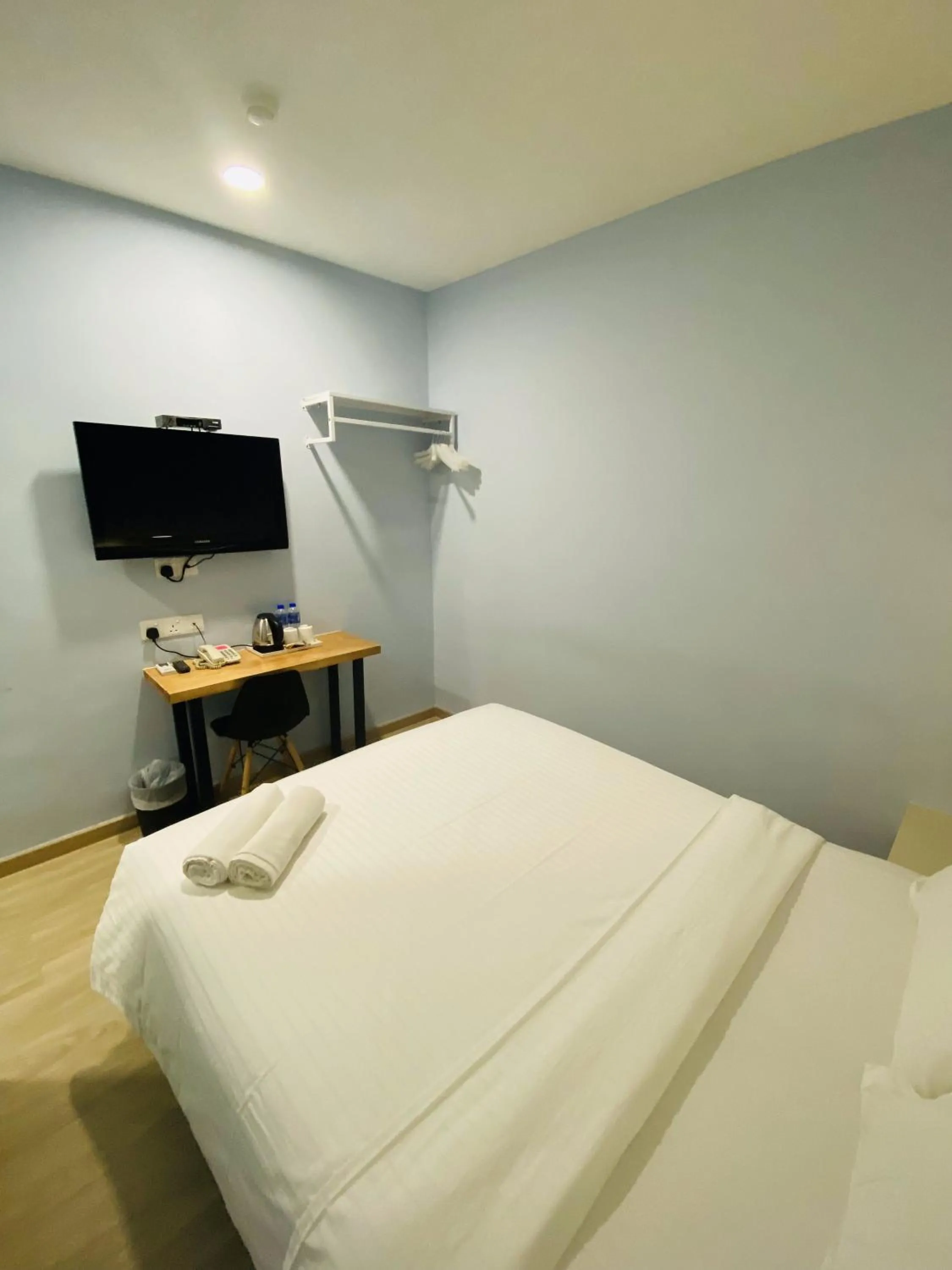 Photo of the whole room, Bed in Hotel U and Me