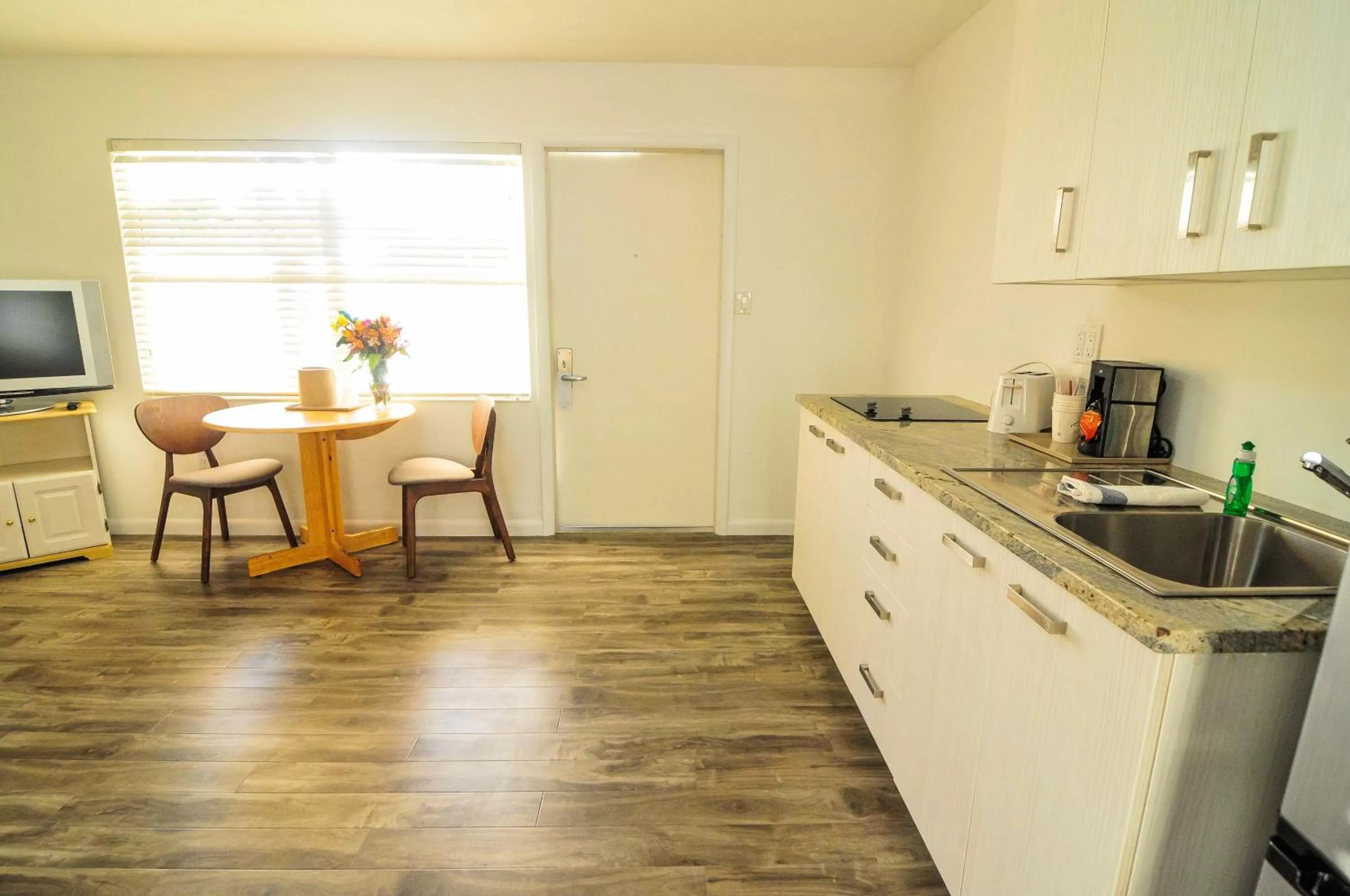 Swimming pool in Regency Inn & Suites Sarasota