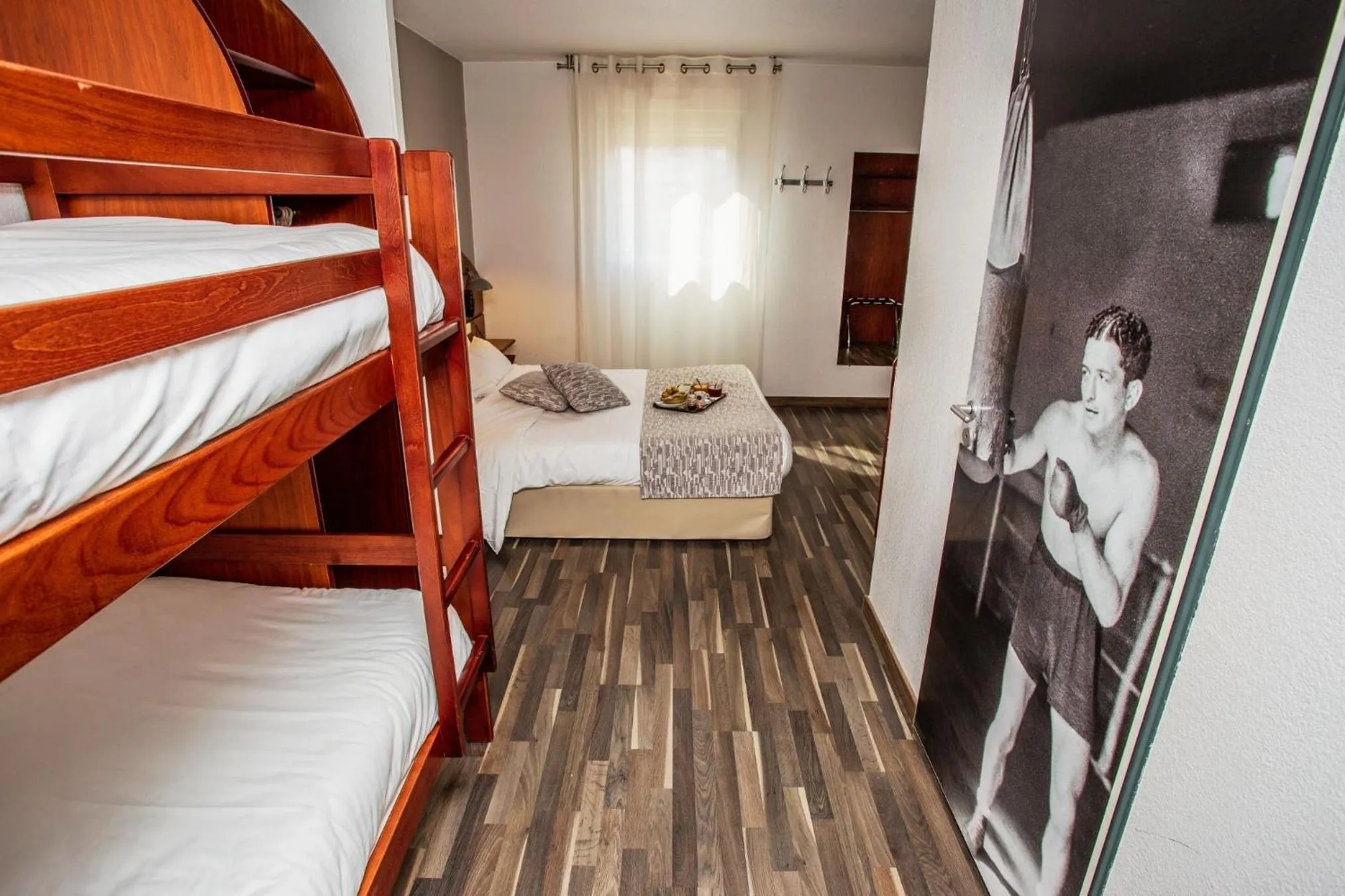 Photo of the whole room, Bed in Sporting House Hôtel